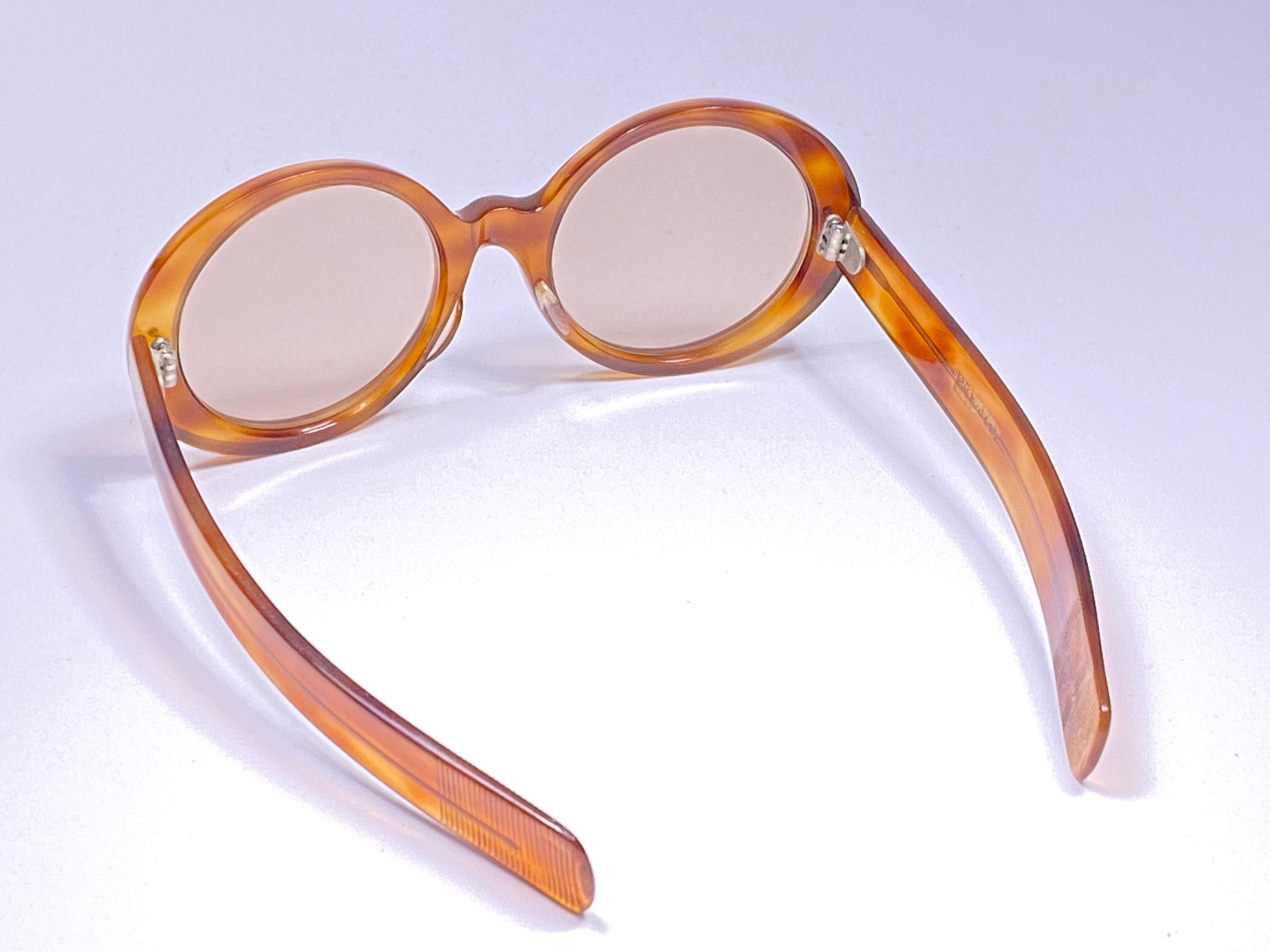 Oliver Goldsmith - Lunettes de soleil anglaises vintage surdimensionnées en épaisse écaille de tortue ronde, années 1970 en vente 3