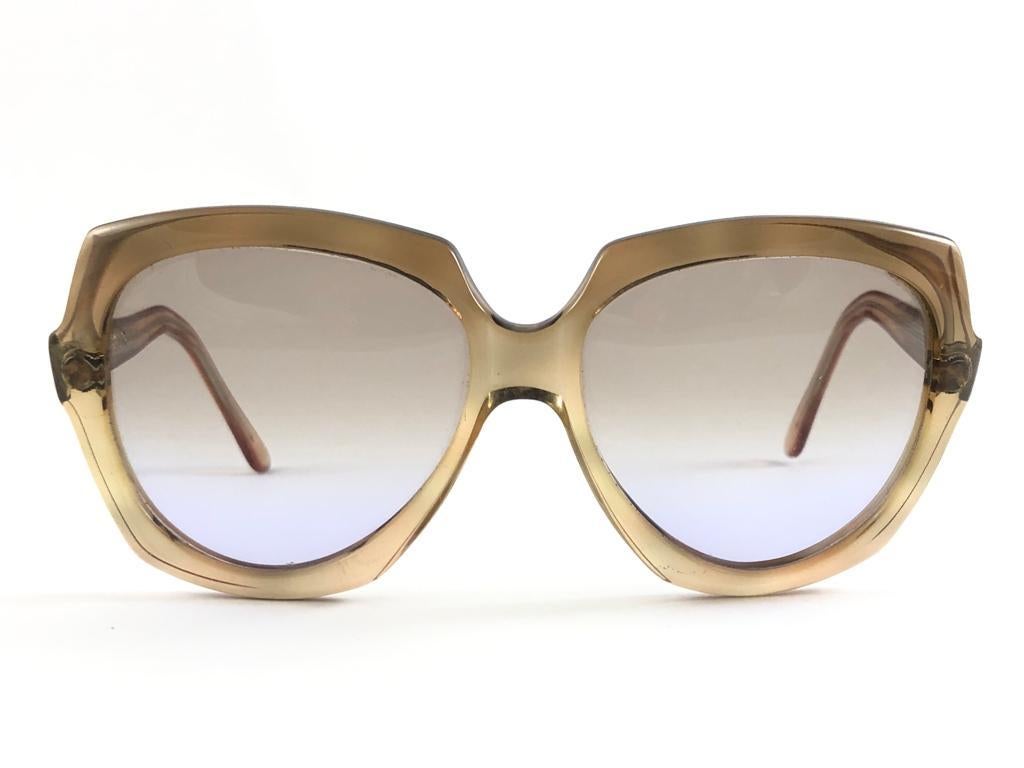 Oliver Goldschmiede Sandy Übergroße durchscheinende Vintage-Sonnenbrille, hergestellt in England (Beige) im Angebot