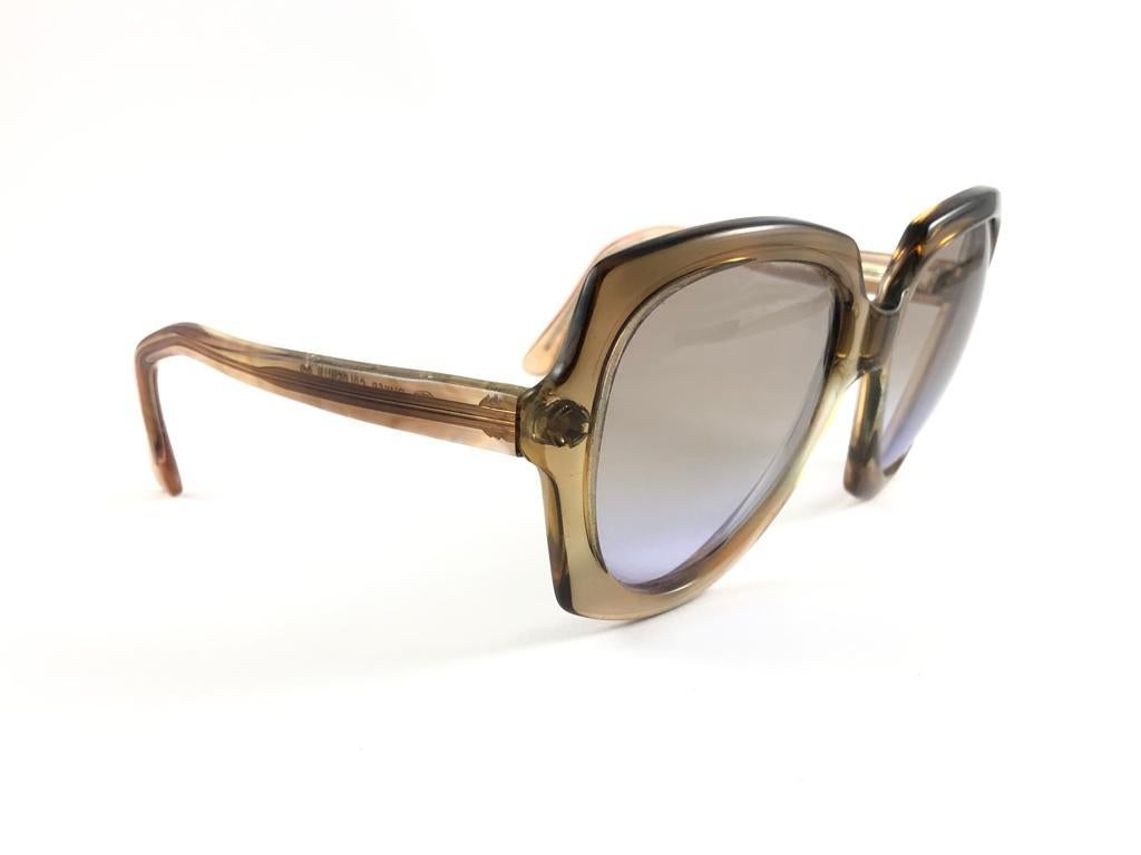 Vintage Oliver Goldsmith Sandy Oversized Translucent Made in England Sunglasses In Excellent Condition For Sale In Baleares, Baleares