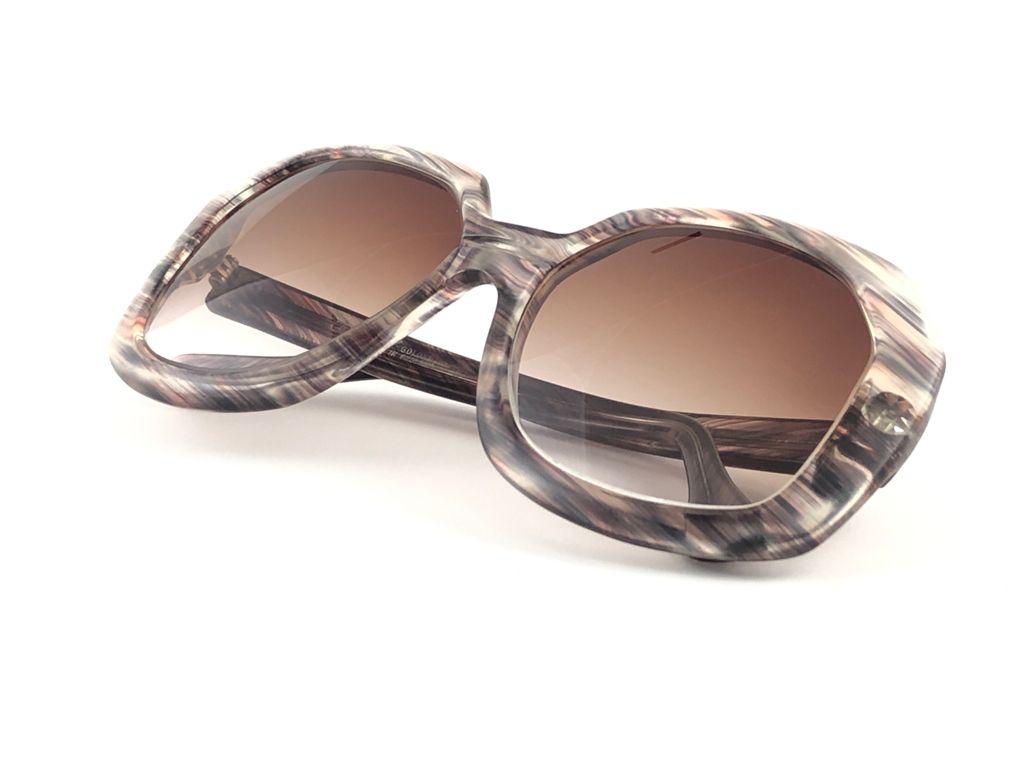 Marron Lunettes de soleil vintage Oliver Goldsmith « SATADAY » en écaille de tortue d'Angleterre en vente