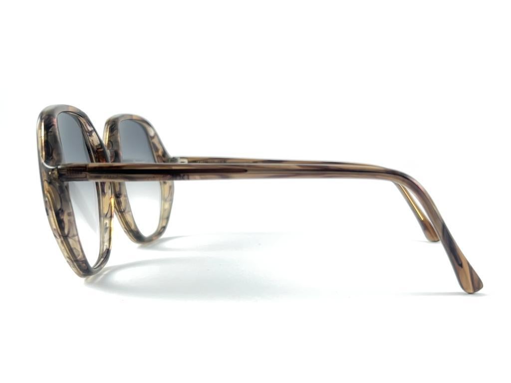 Vintage Oliver Goldsmith Toosday Oversized Tortoise Made In England Sunglasses In Excellent Condition For Sale In Baleares, Baleares