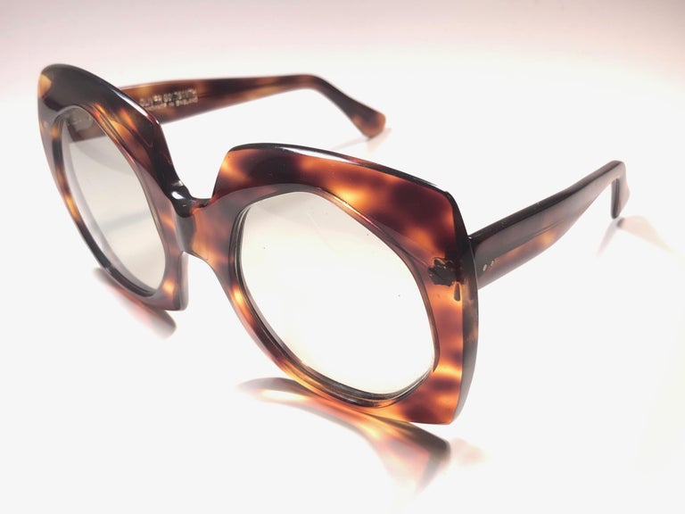 VINTAGE 70\'s RARE OLIVER GOLDSMITH OVERSIZED TORTOISE TRANSLUCENT GLASSES FRAMES Vintage Oliver Goldsmith Round Thick Tortoise Oversized 1970  main image 4