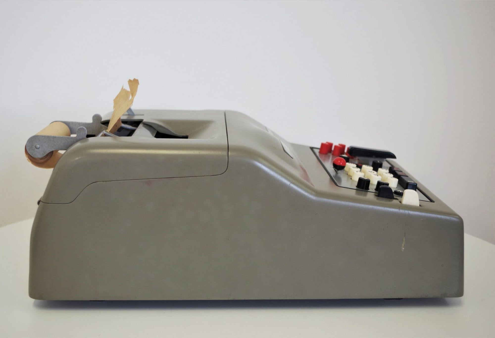 Calculadora vintage Olivetti Divisumma 14 - Obra maestra mecánica icónica de los años 40 en venta 6
