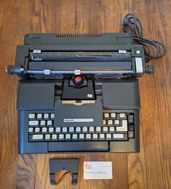 Máquina de escribir eléctrica Olivetti Lexikon de época