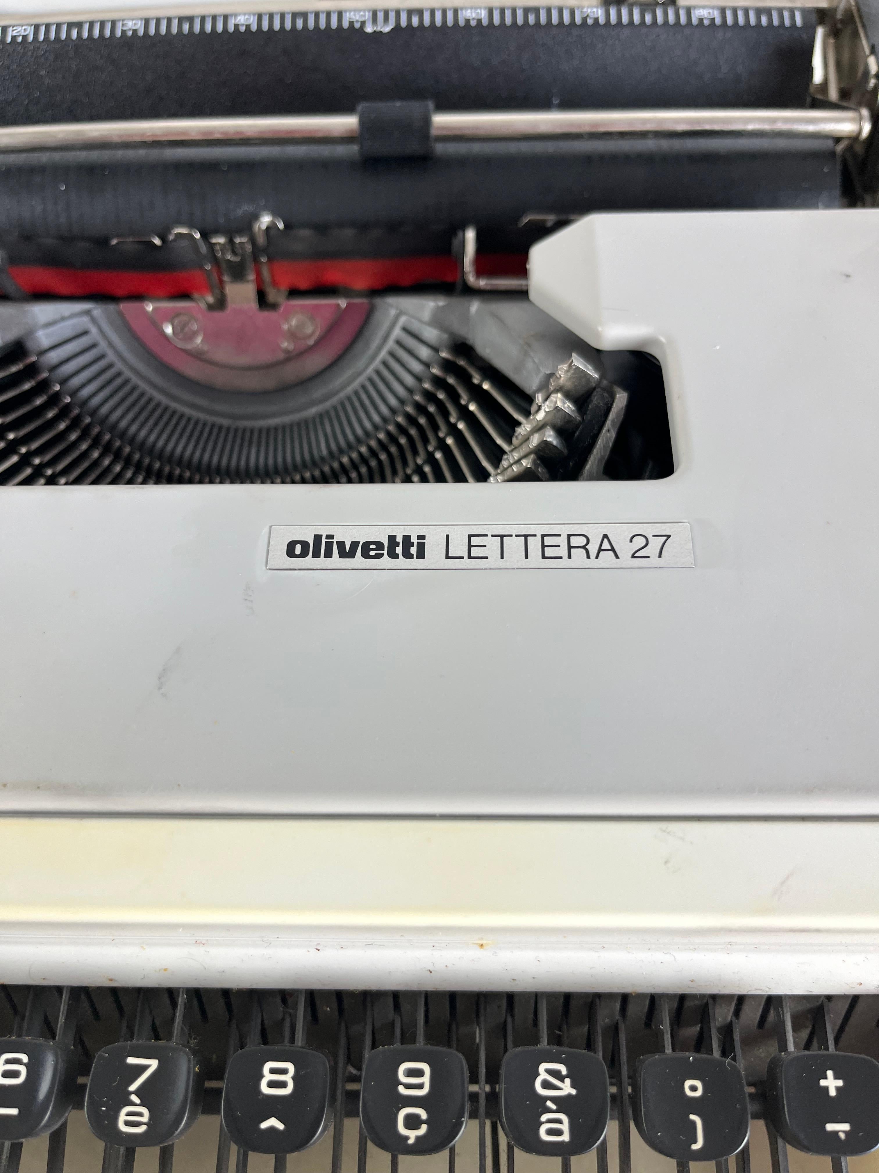 Italian Vintage Olivetti Portable Typewriter Model Lettera 27 For Sale