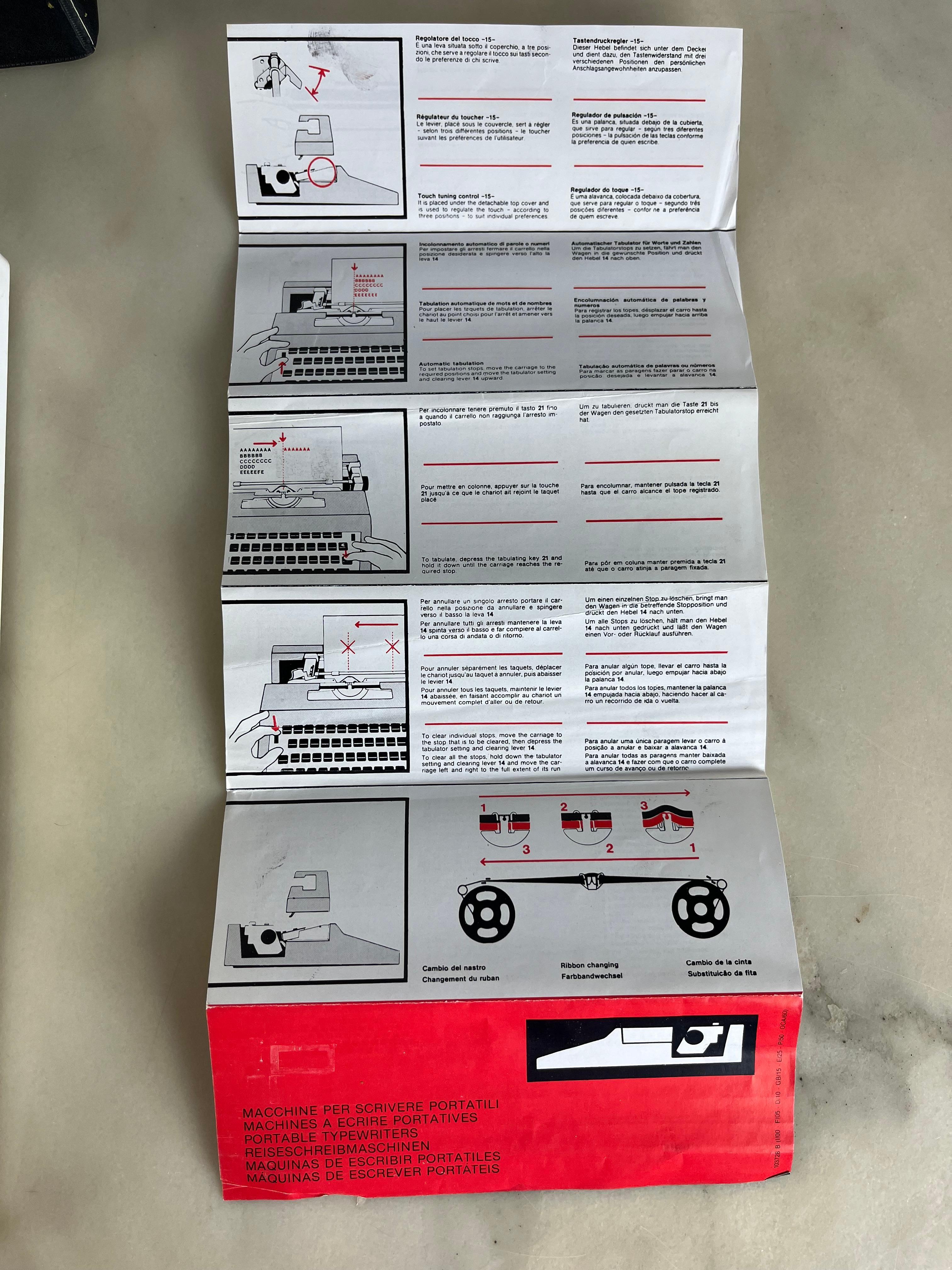 Italiano Macchina da scrivere portatile Olivetti d'epoca Modello Lettera 27 in vendita
