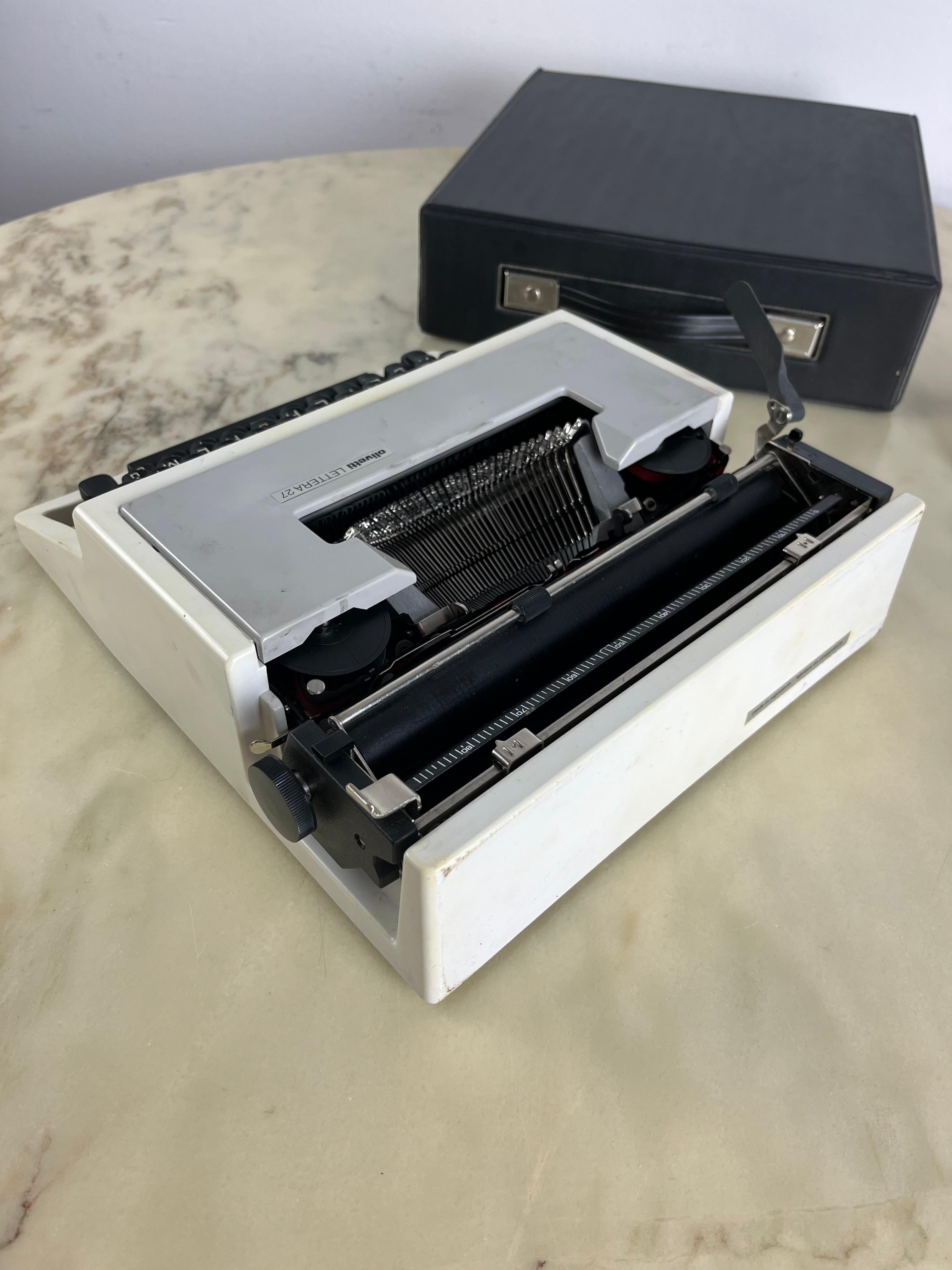 Vintage Olivetti Portable Typewriter Model Lettera 27 For Sale 2