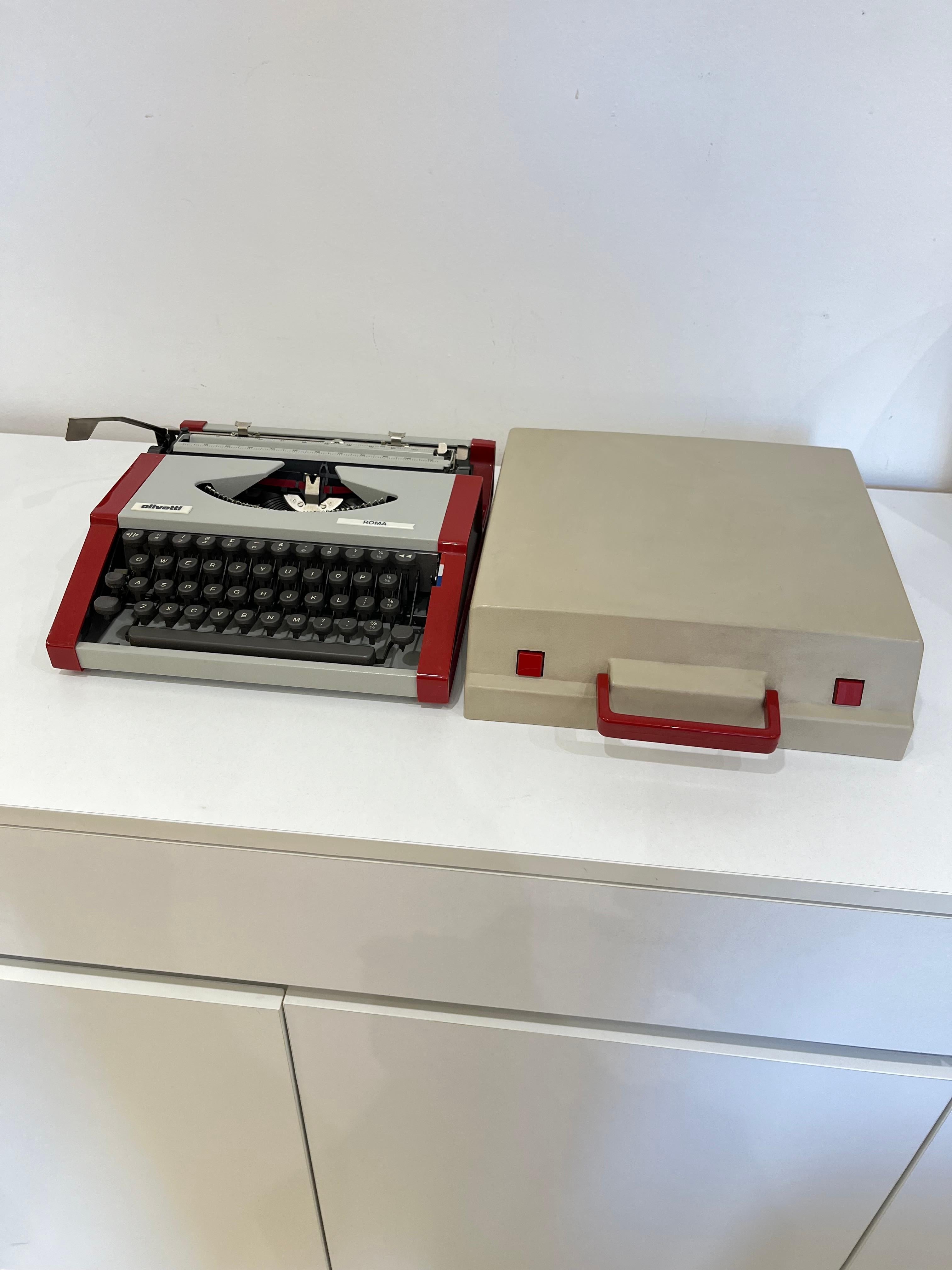 Vintage Olivetti Portable Typewriter Model Roma 1984 For Sale 4