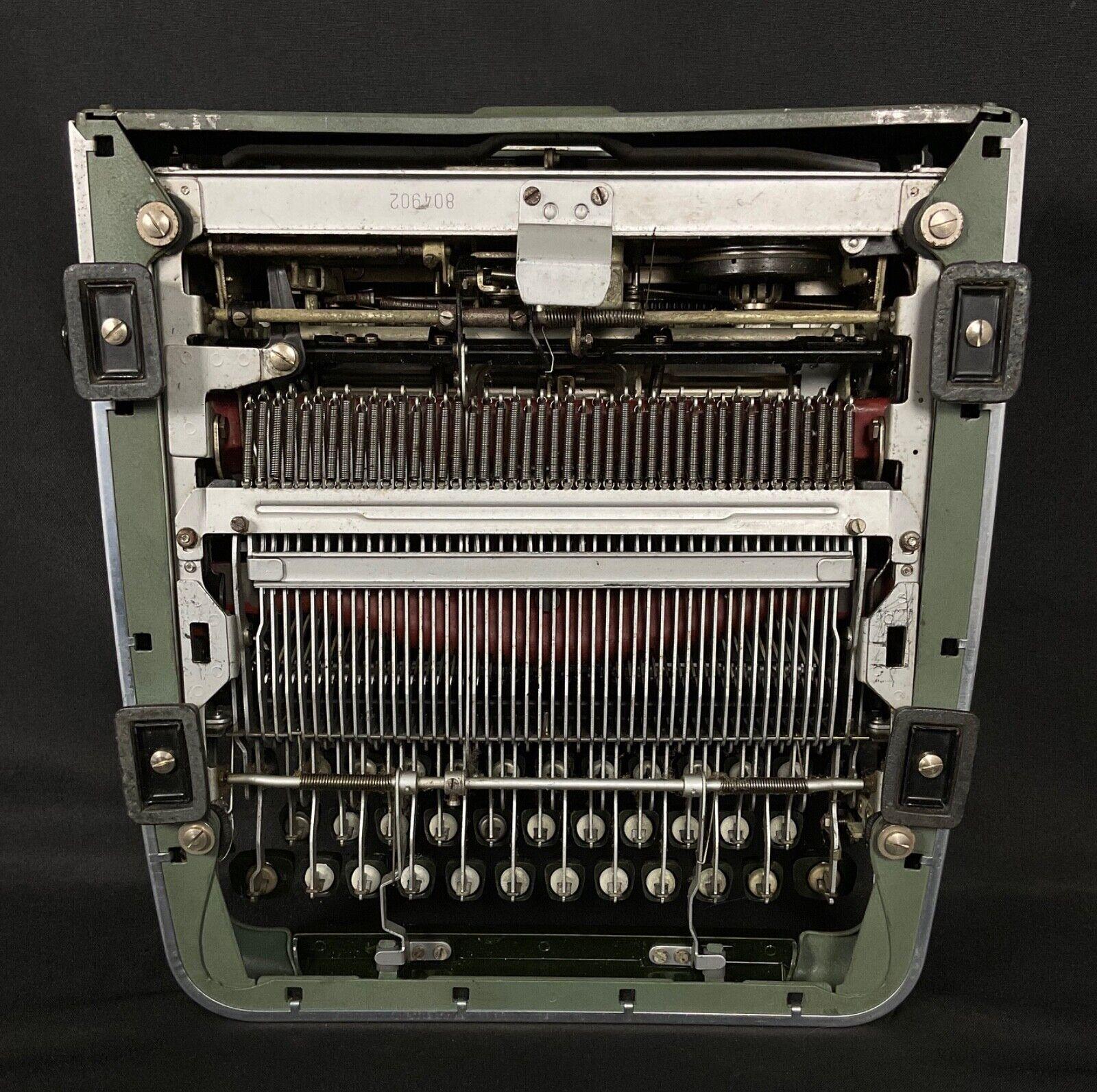 Vintage Olympia SM3 Schreibtischschreibtischschreibtisch, 1953, AZERTY Keyboard, Deutschland - 2Y525 im Angebot 11