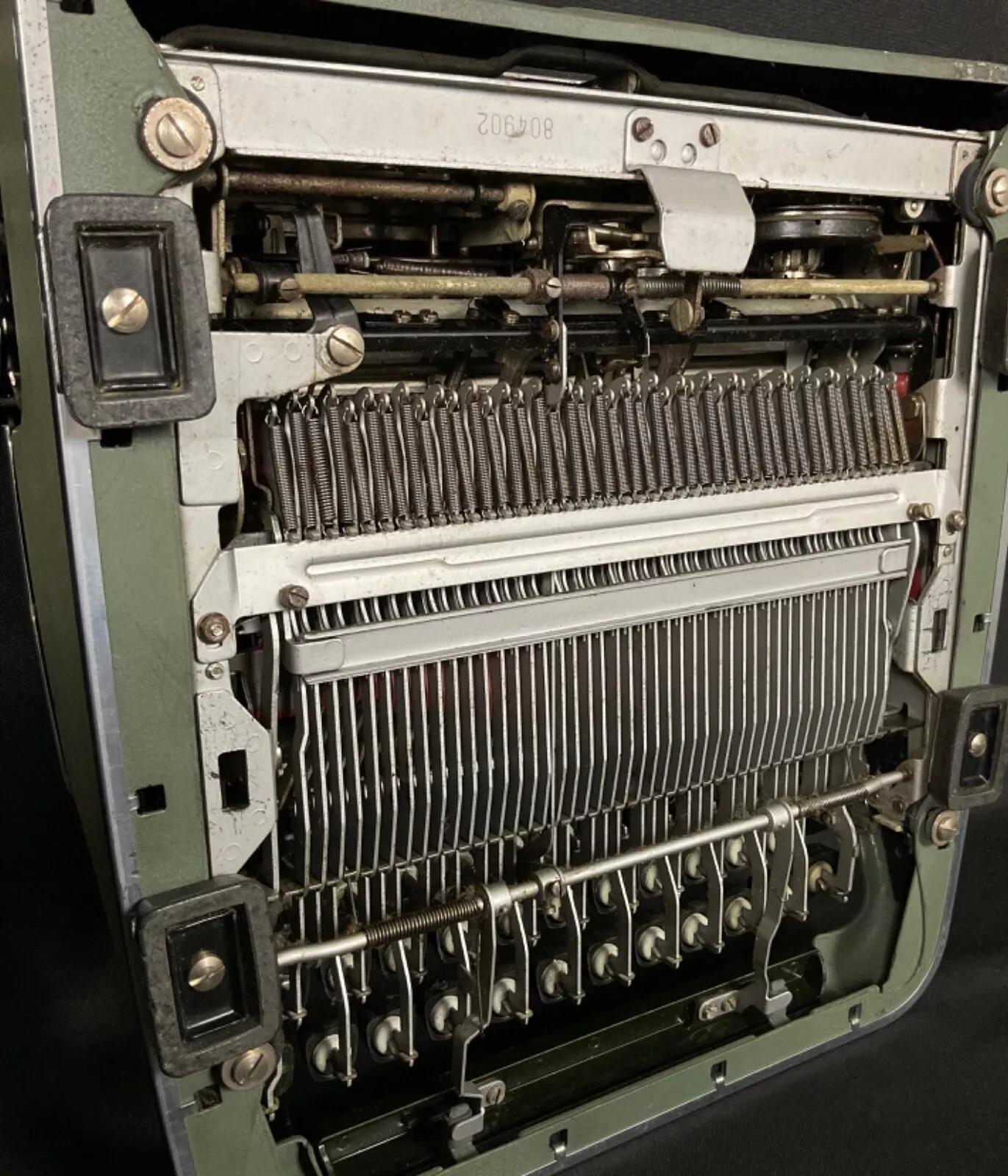 Vintage Olympia SM3 Schreibtischschreibtischschreibtisch, 1953, AZERTY Keyboard, Deutschland - 2Y525 (Mitte des 20. Jahrhunderts) im Angebot