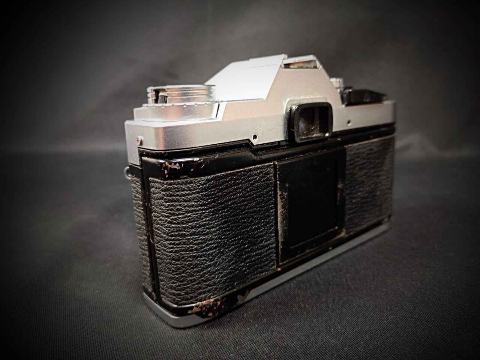 Cámara Olympus OM Vintage con objetivo Zuiko 50 mm 1:1,8 - 2Y211 Imperio