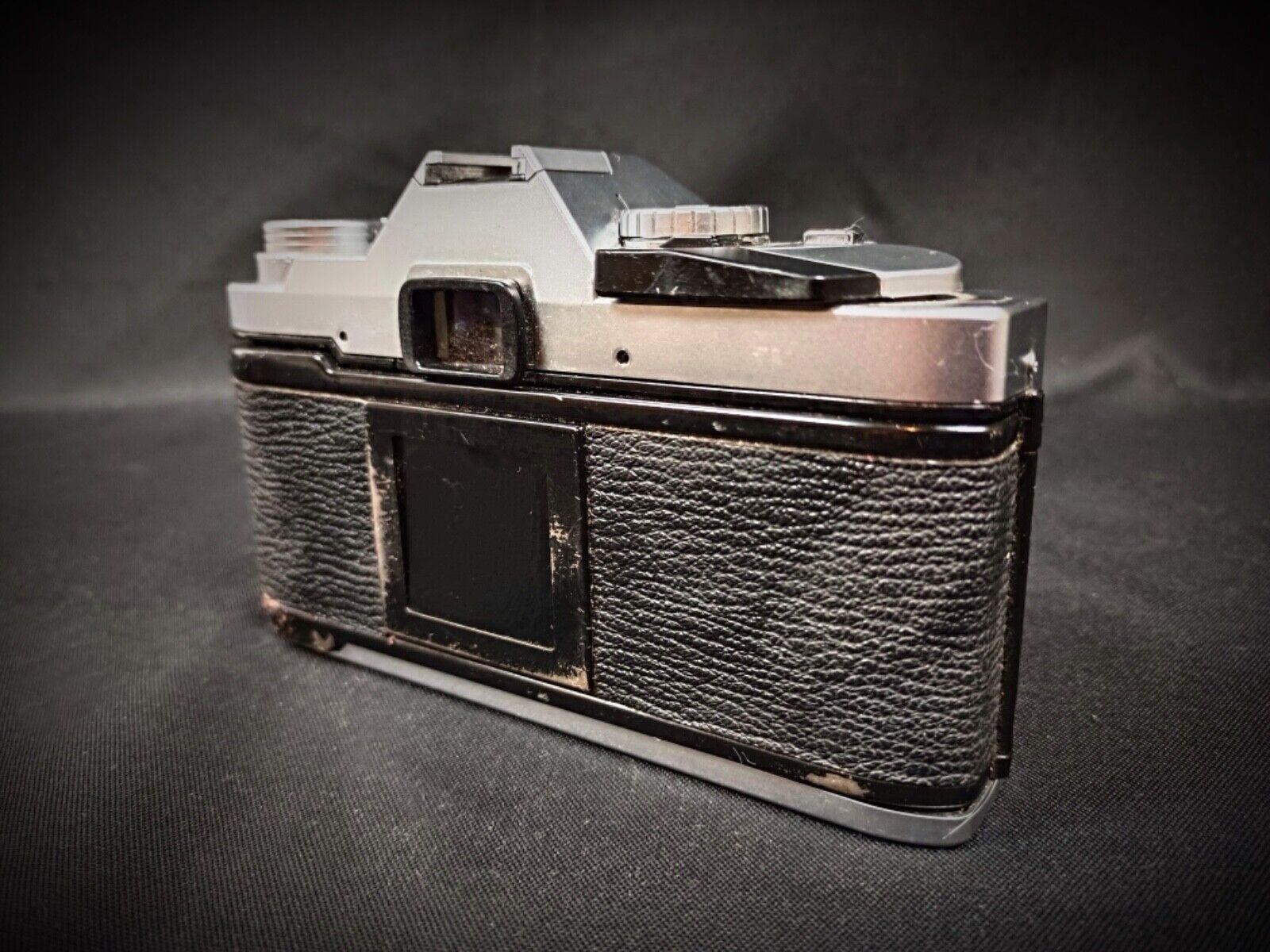 Cámara Olympus OM Vintage con objetivo Zuiko 50 mm 1:1,8 - 2Y211 Francés