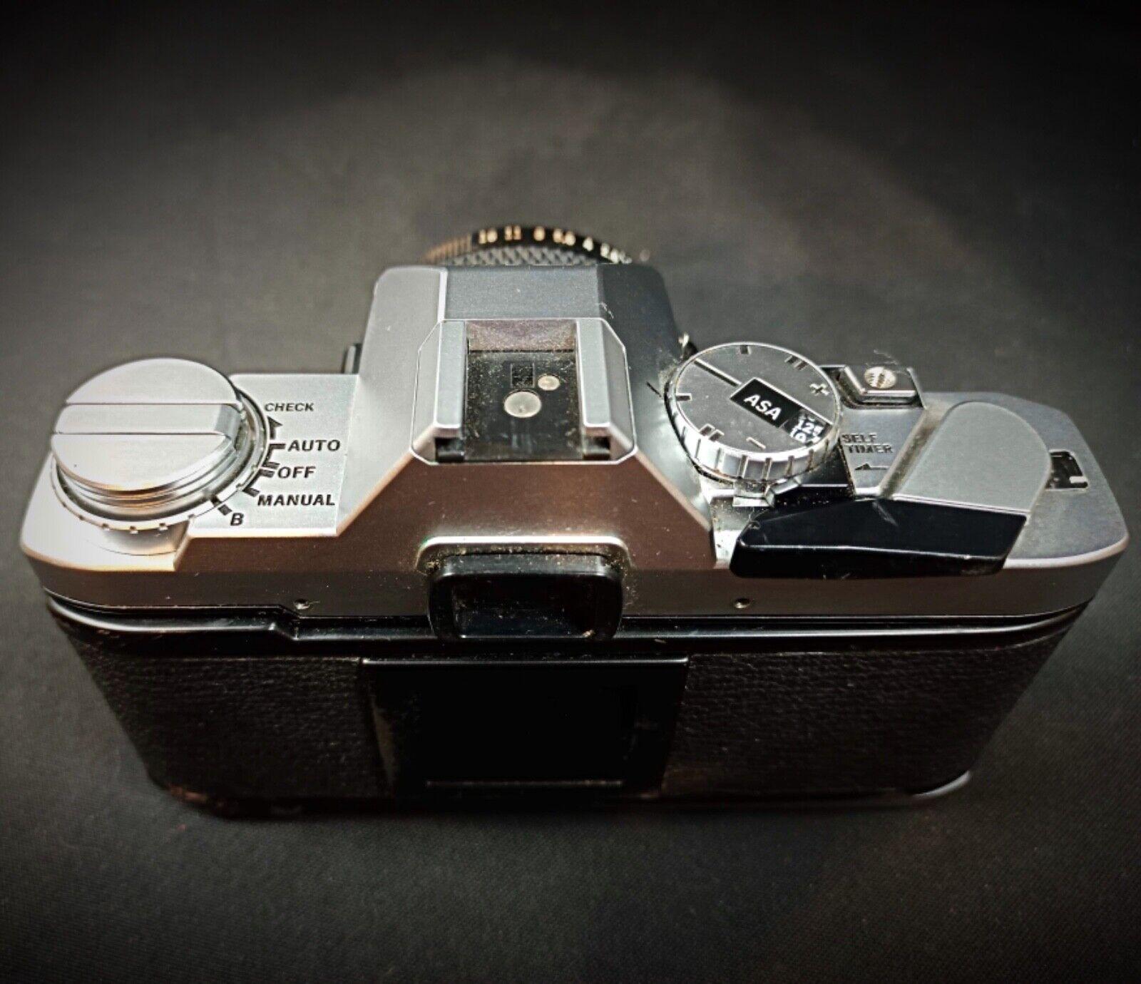Cámara Olympus OM Vintage con objetivo Zuiko 50 mm 1:1,8 - 2Y211 Metal