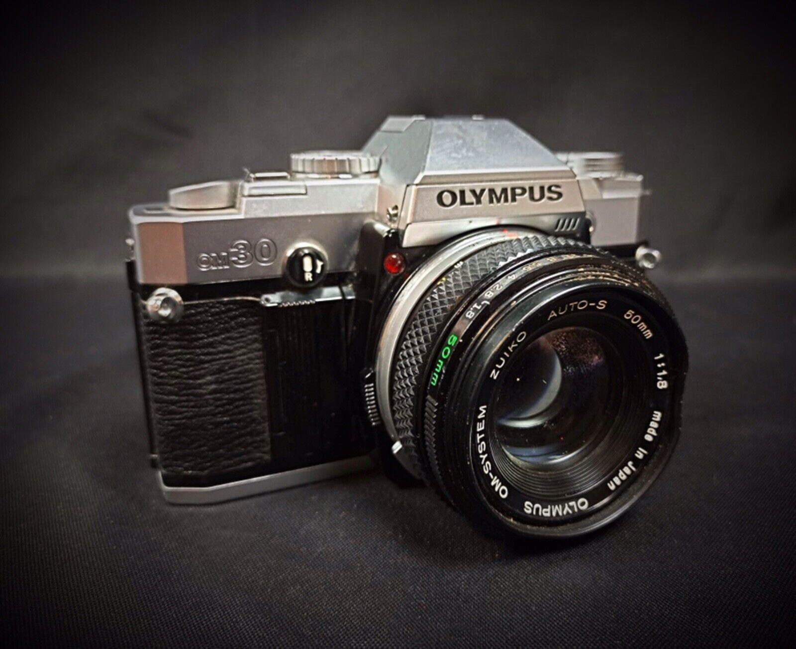 Cámara Olympus OM Vintage con objetivo Zuiko 50 mm 1:1,8 - 2Y211 1