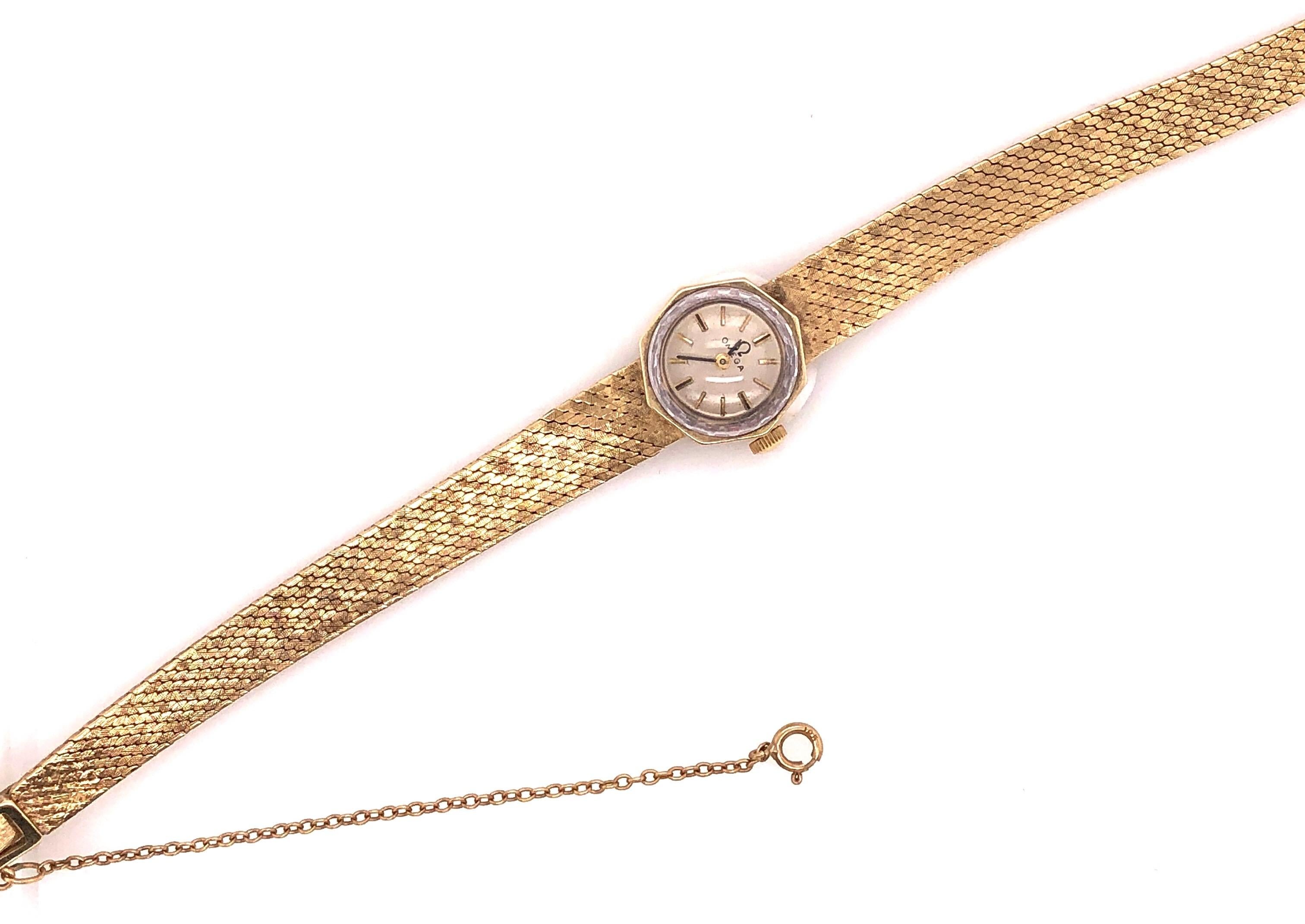 Omega 14 Karat Ladies Wristwatch 18.2 Grams Without Works, 17 Jewels Bon état - En vente à Stamford, CT
