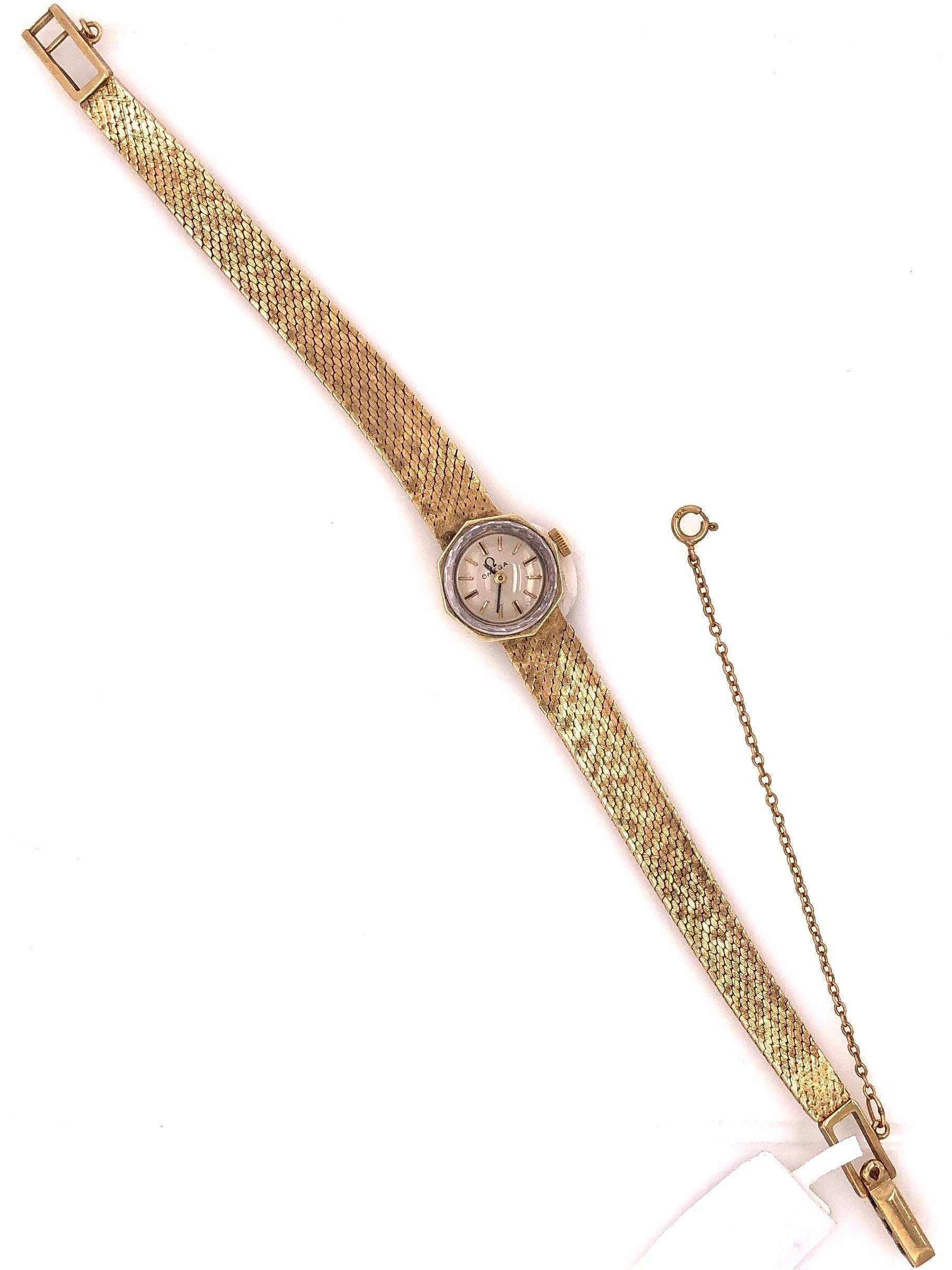 Omega 14 Karat Ladies Wristwatch 18.2 Grams Without Works, 17 Jewels Pour femmes en vente