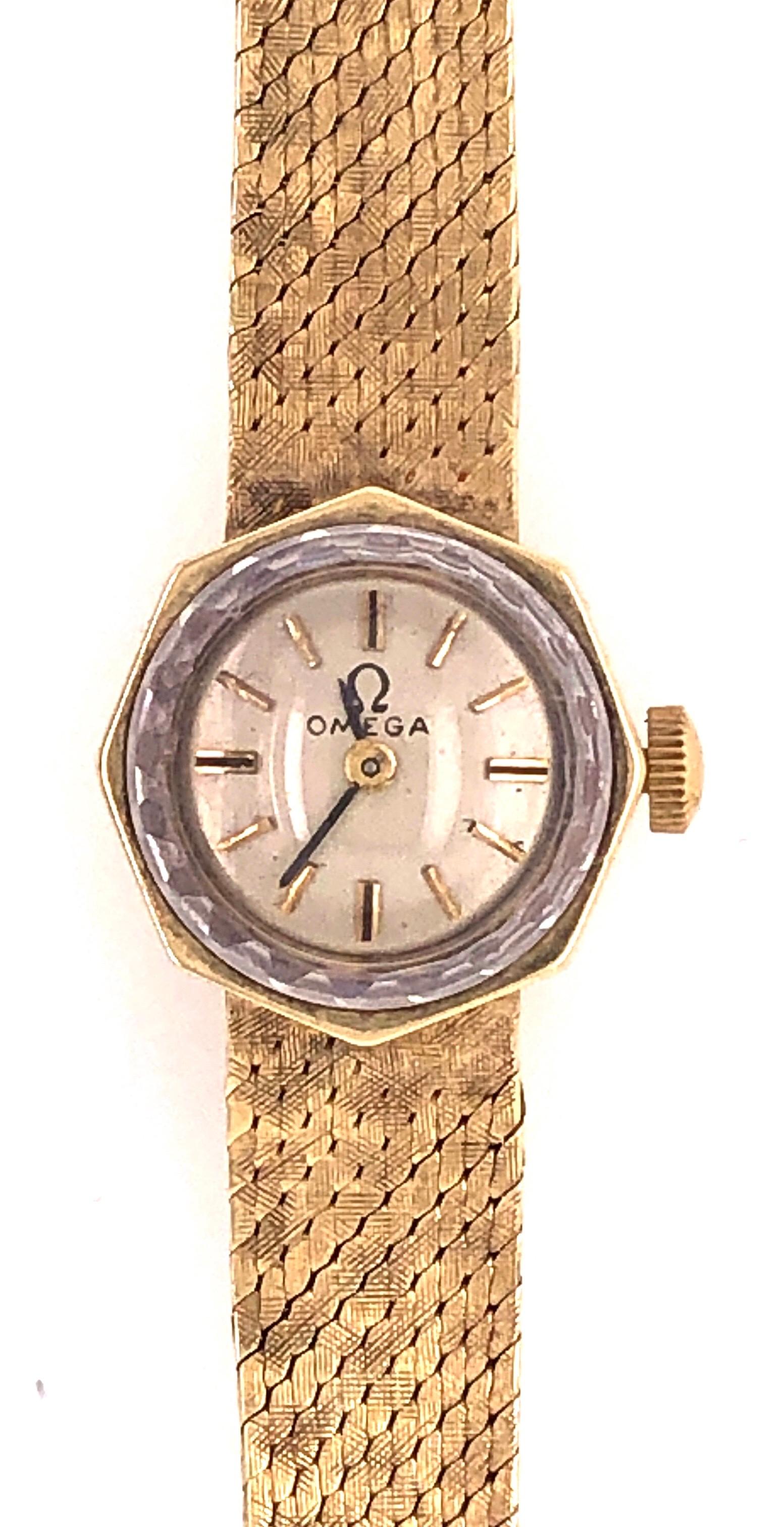 Omega 14 Karat Ladies Wristwatch 18.2 Grams Without Works, 17 Jewels en vente 3