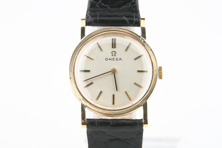 Orologio meccanico vintage Omega a carica manuale in oro giallo 14k con  cinturino in pelle