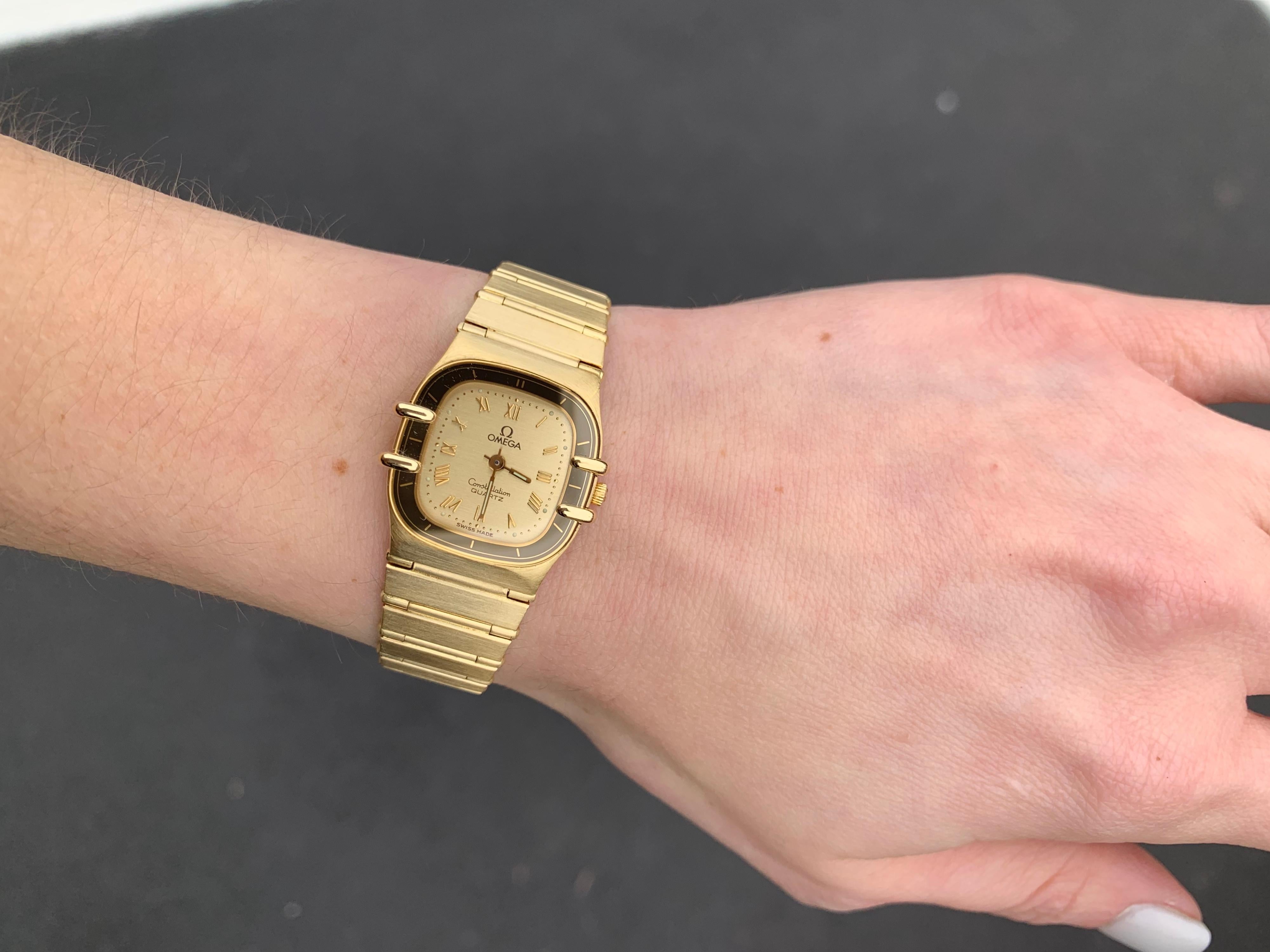 Vintage Omega 18 Karat Gold Constellation Manhattan Bracelet Quartz Watch For Sale 3