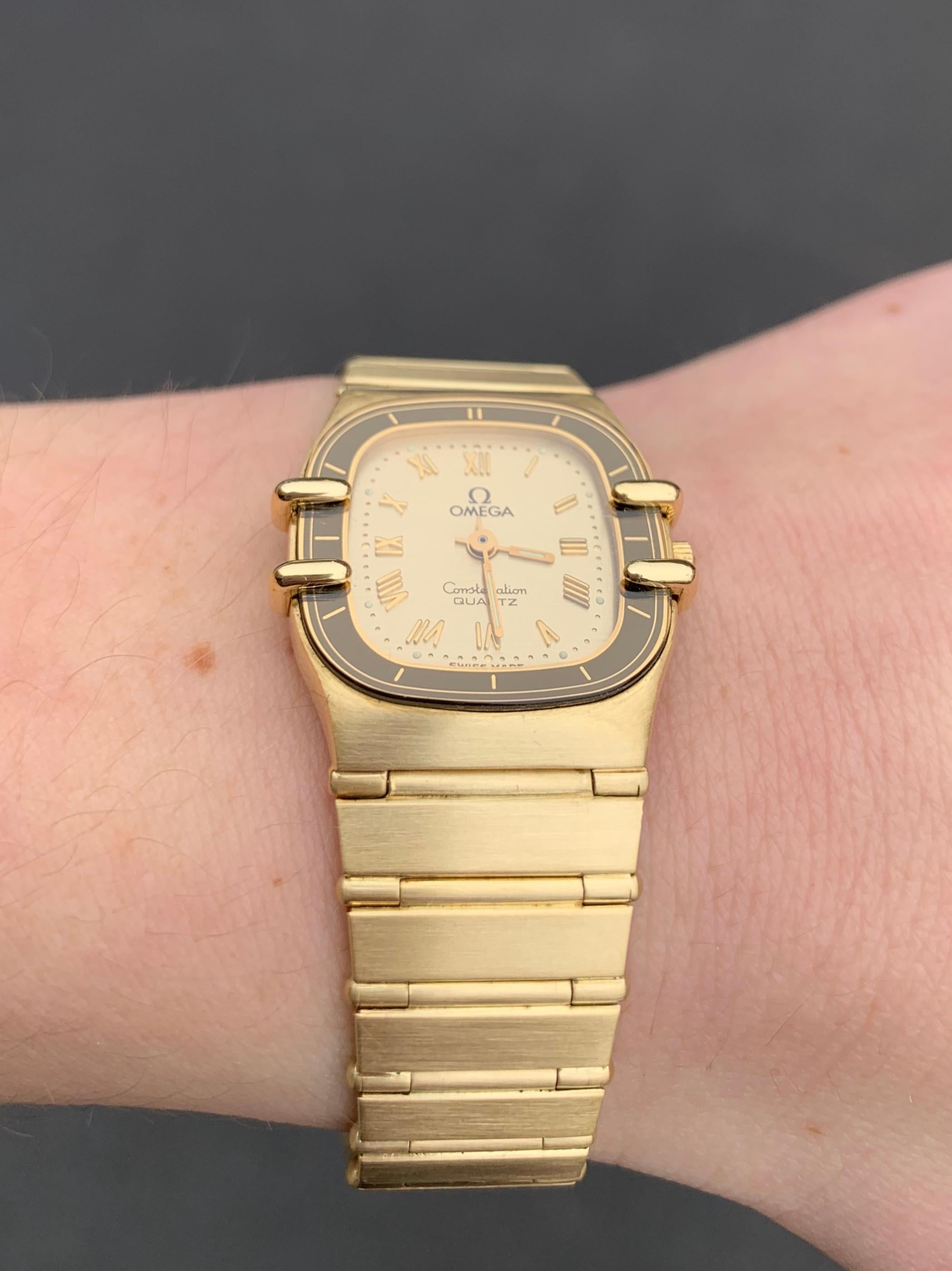 Vintage Omega 18 Karat Gold Constellation Manhattan Bracelet Quartz Watch For Sale 4