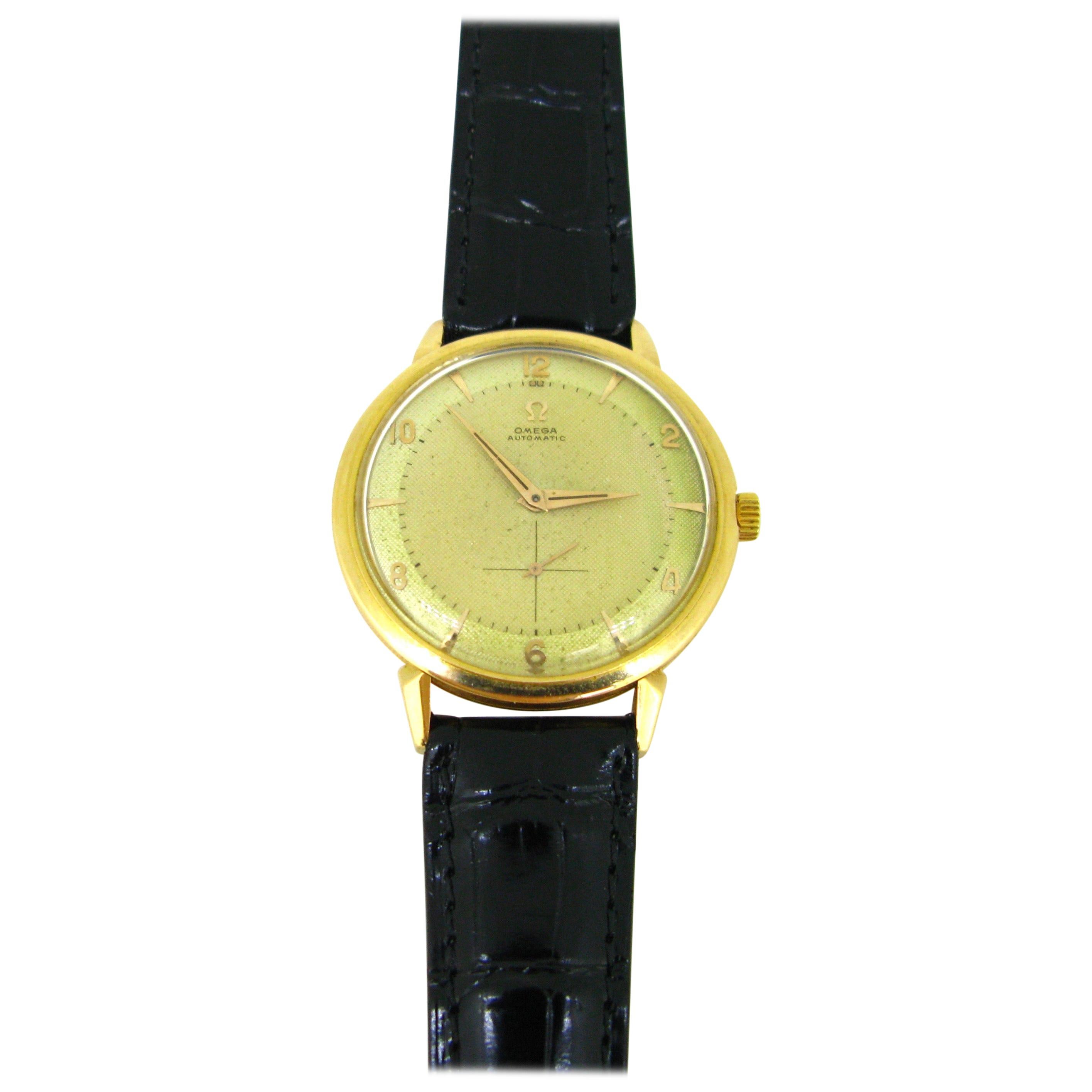 Vintage Omega 18 Karat Yellow Gold Manuel Wind Wristwatch For Sale