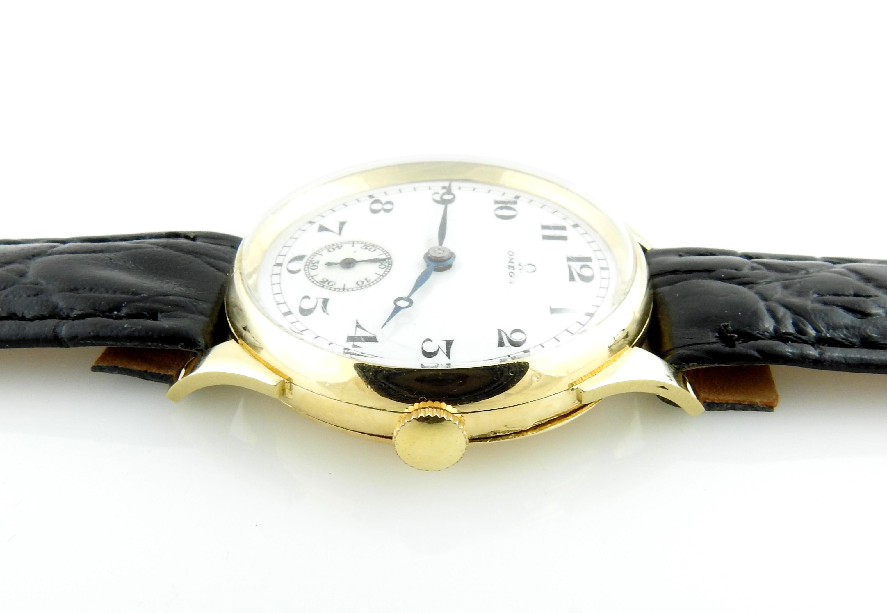 Vintage Omega 18K Yellow Gold Automatic Men's Watch White Dial In Good Condition In Washington Depot, CT