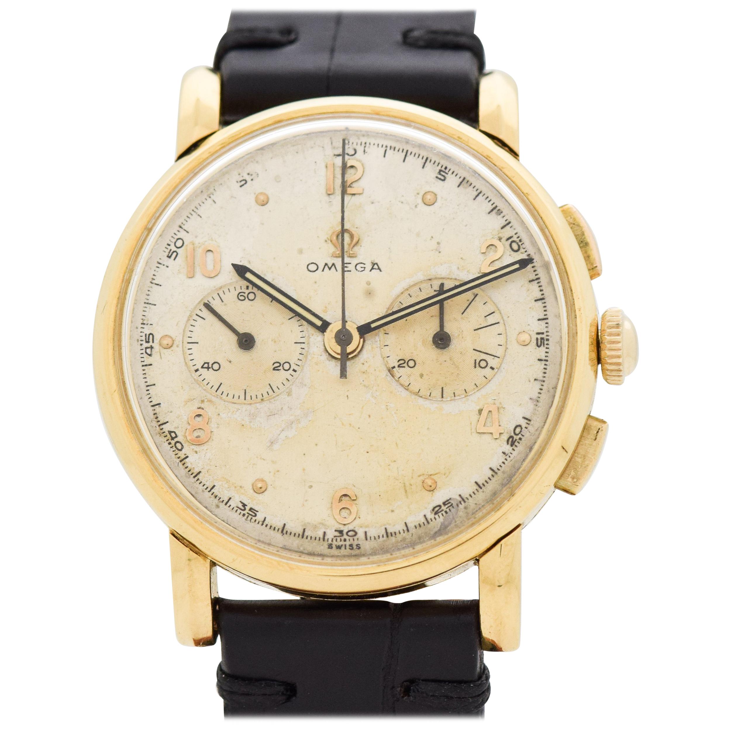 Vintage Omega 2-Register Chronograph in 18 Karat Yellow Gold, 1945 For Sale