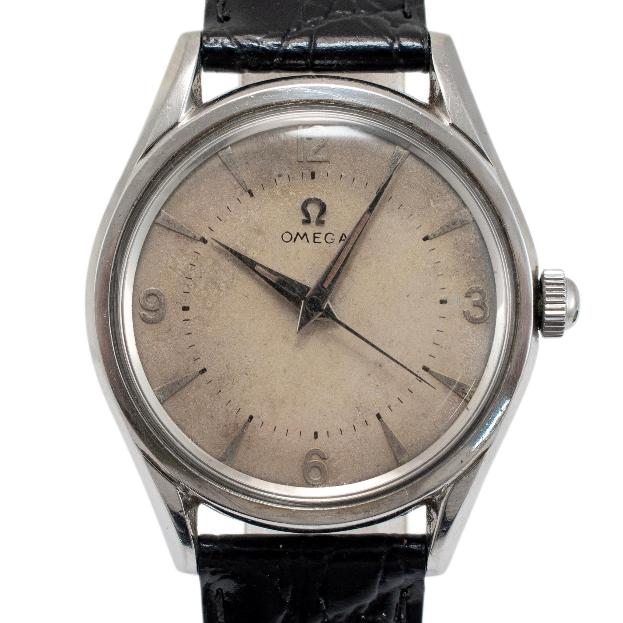 Marque : Omega

Genre : Unisexe

Type de métal : Acier inoxydable 

Diamètre : 34,00 mm

Poids : 39,63 grammes

Une montre OMEGA en acier inoxydable fabriquée en Suisse. Le métal a été testé et il a été déterminé qu'il s'agissait d'acier inoxydable.