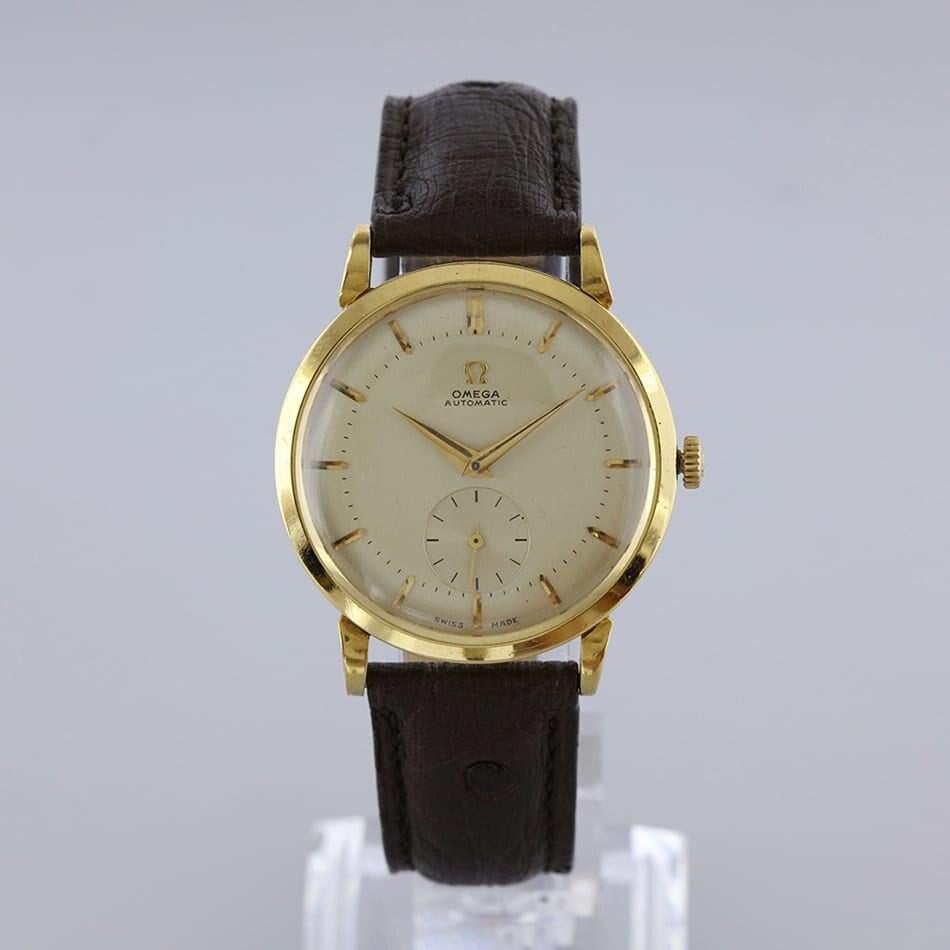 This is an 18ct yellow gold vintage gentlemen's automatic Omega. 
The round dial is signed Omega Automatic and below 
