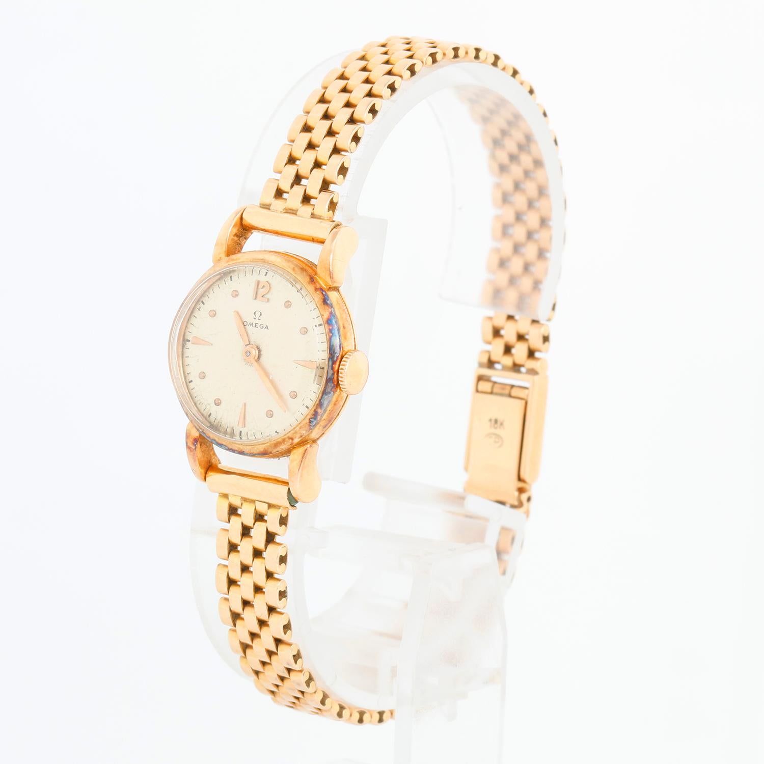 Vintage Omega Classic 18K Rose Gold Damenuhr - Manual. 18K Rose Gold ( 23 mm ). Silbernes Zifferblatt mit Strichindizes. 18K Rose Gold Mesh-Armband mit Klappschließe; passt bis zu einem 7-Zoll-Handgelenk. Pre-owned mit benutzerdefinierten Box. 