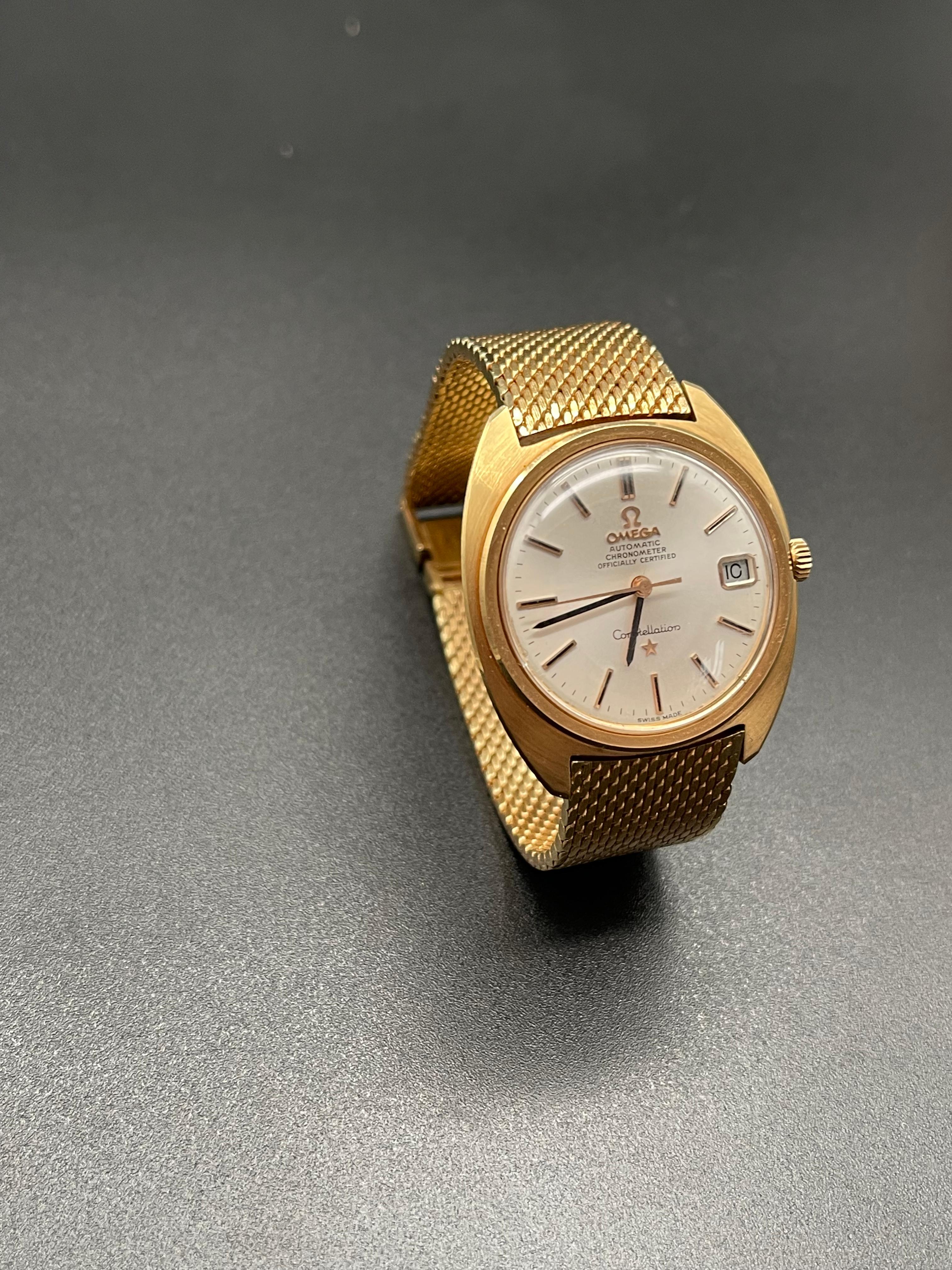 Post-War Omega Yellow Gold Constellation Date 168009/168017 Self Winding Wristwatch For Sale