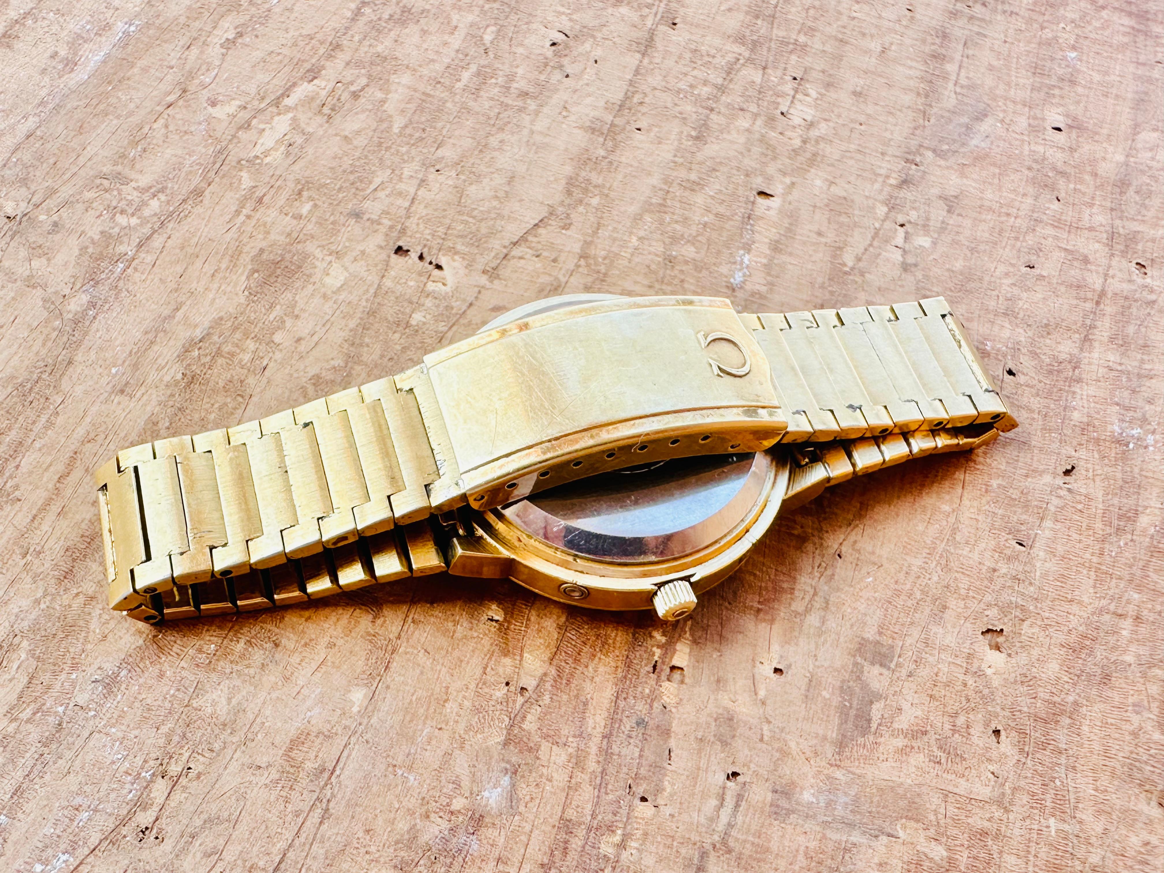 Omega Montre vintage Day Date plaquée or 1960058, années 70 Bon état à Toronto, CA