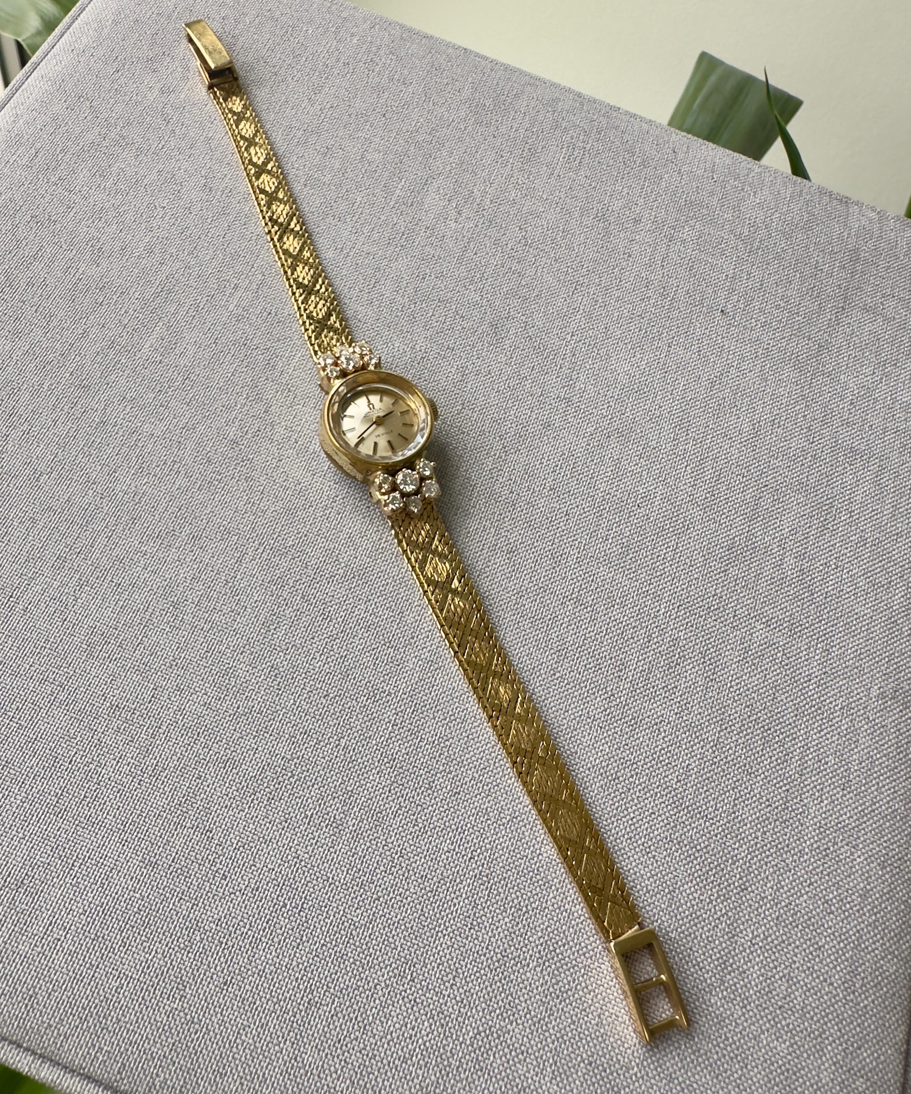 Vintage Omega De Ville 0.75 ctw. Diamonds 18k Yellow Gold Manual Wind Watch 4