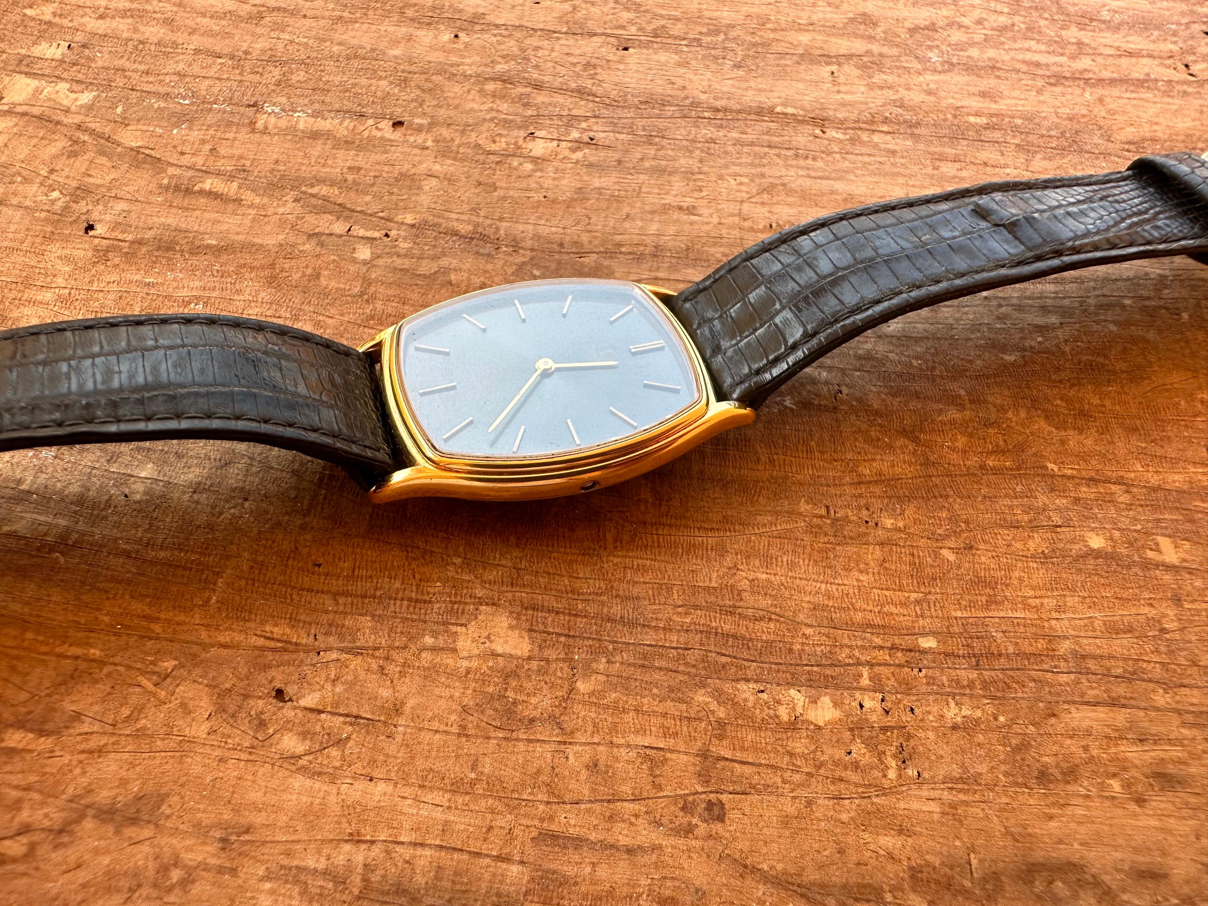 Reloj vintage Omega De Ville 1365 esfera negra chapado en oro 12