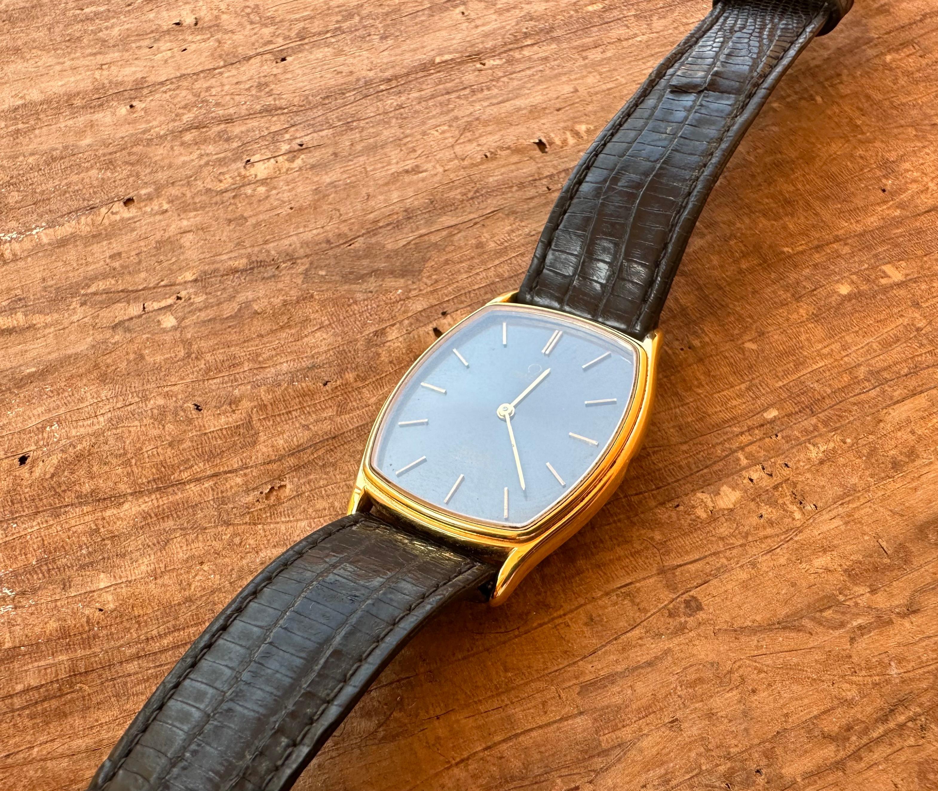 Reloj vintage Omega De Ville 1365 esfera negra chapado en oro en Bastante bueno Estado en Toronto, CA