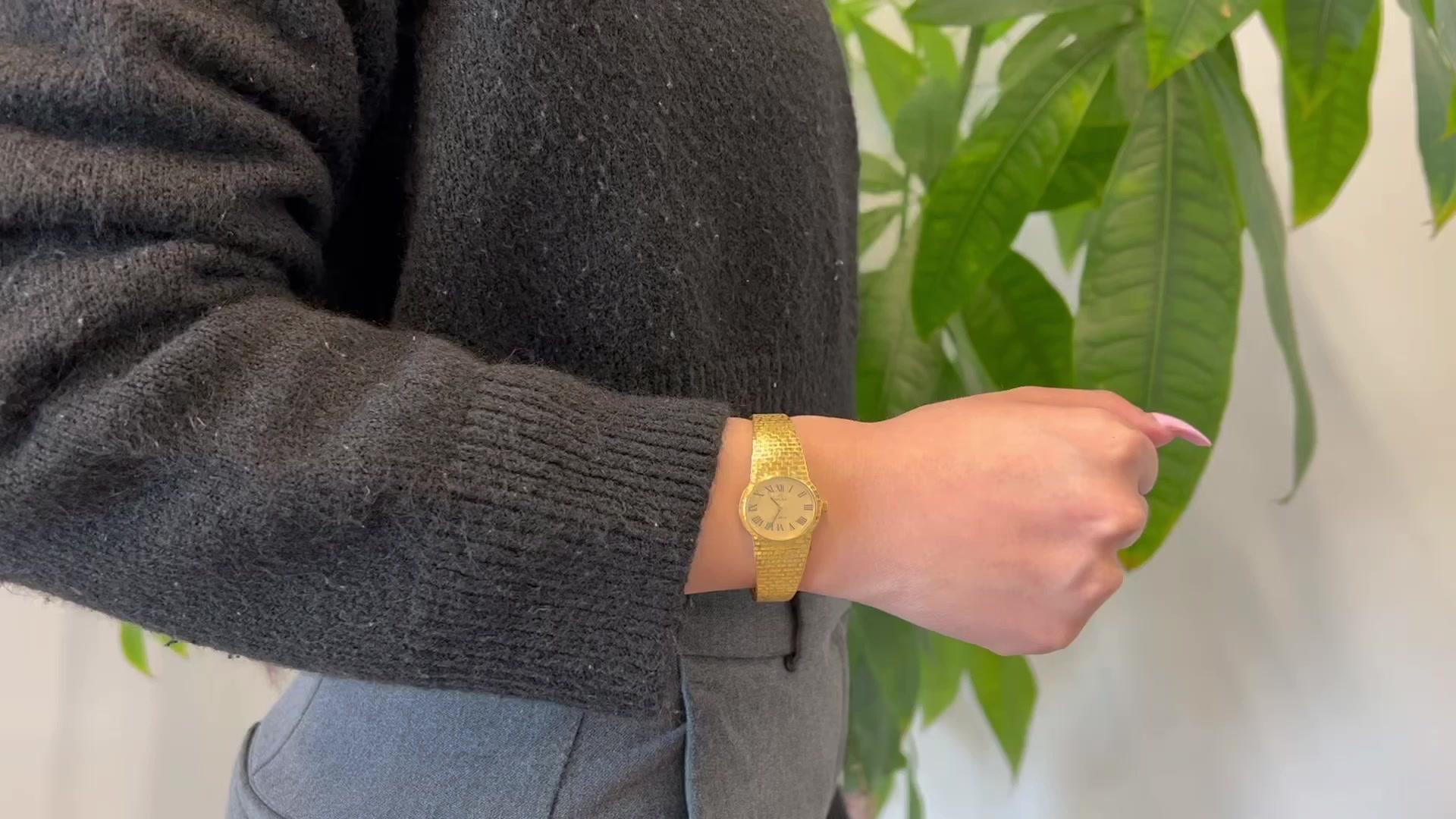 Eine Vintage Omega De Ville 18k Gelbgold Armbanduhr. Gefertigt aus 18 Karat Gelbgold, signiert Omega mit Schweizer Punzen und Feingehaltsstempel, Gewicht 43,73 Gramm. Circa 1980. Die Uhr misst 6 ¼