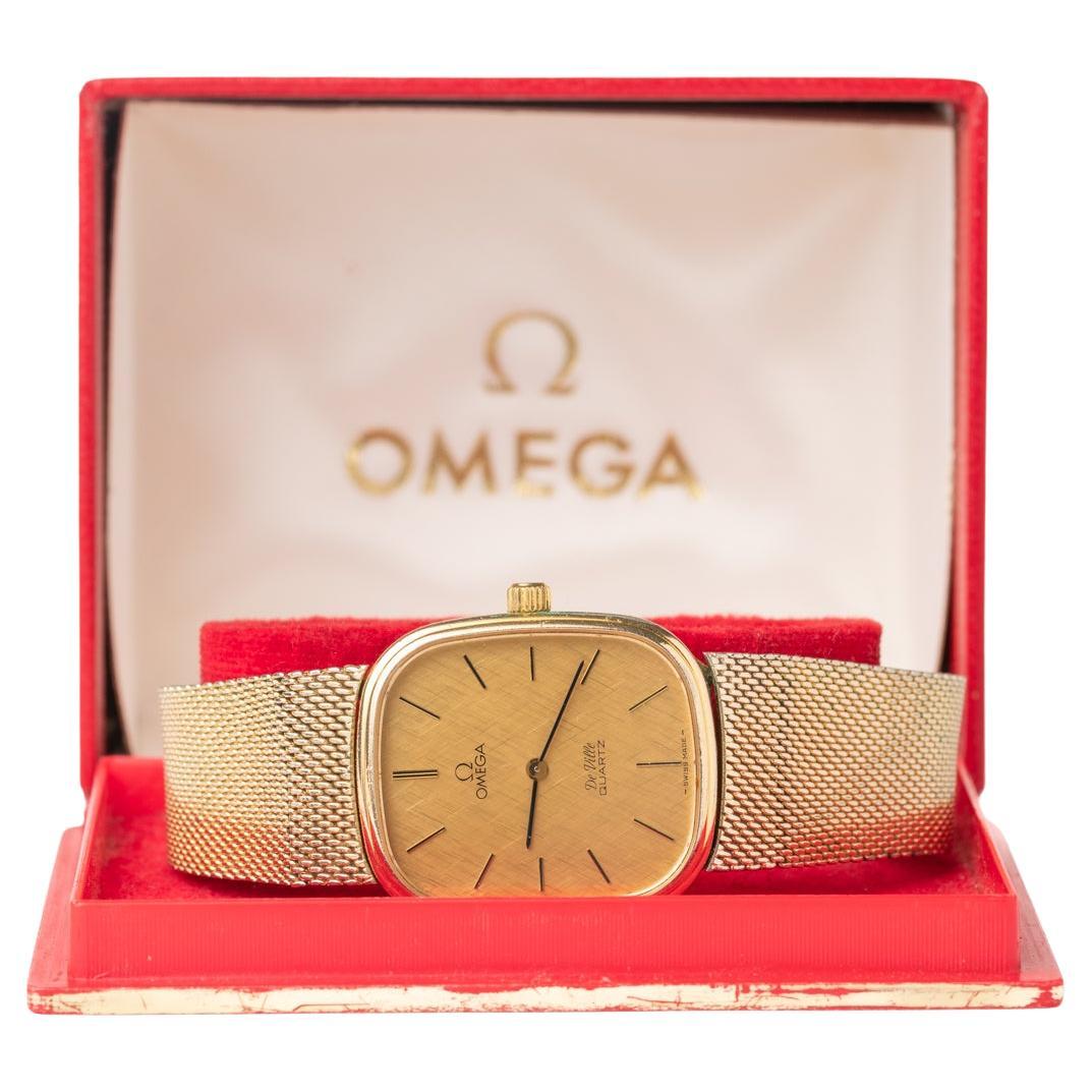 An elegant and classic Omega De Ville Quartz from the 1980s with an original and stunning gold bracelet and accompanying gold watch face. With its timeless look, this Omega combines a minimalist 80's aesthetic and functionality. This could be a
