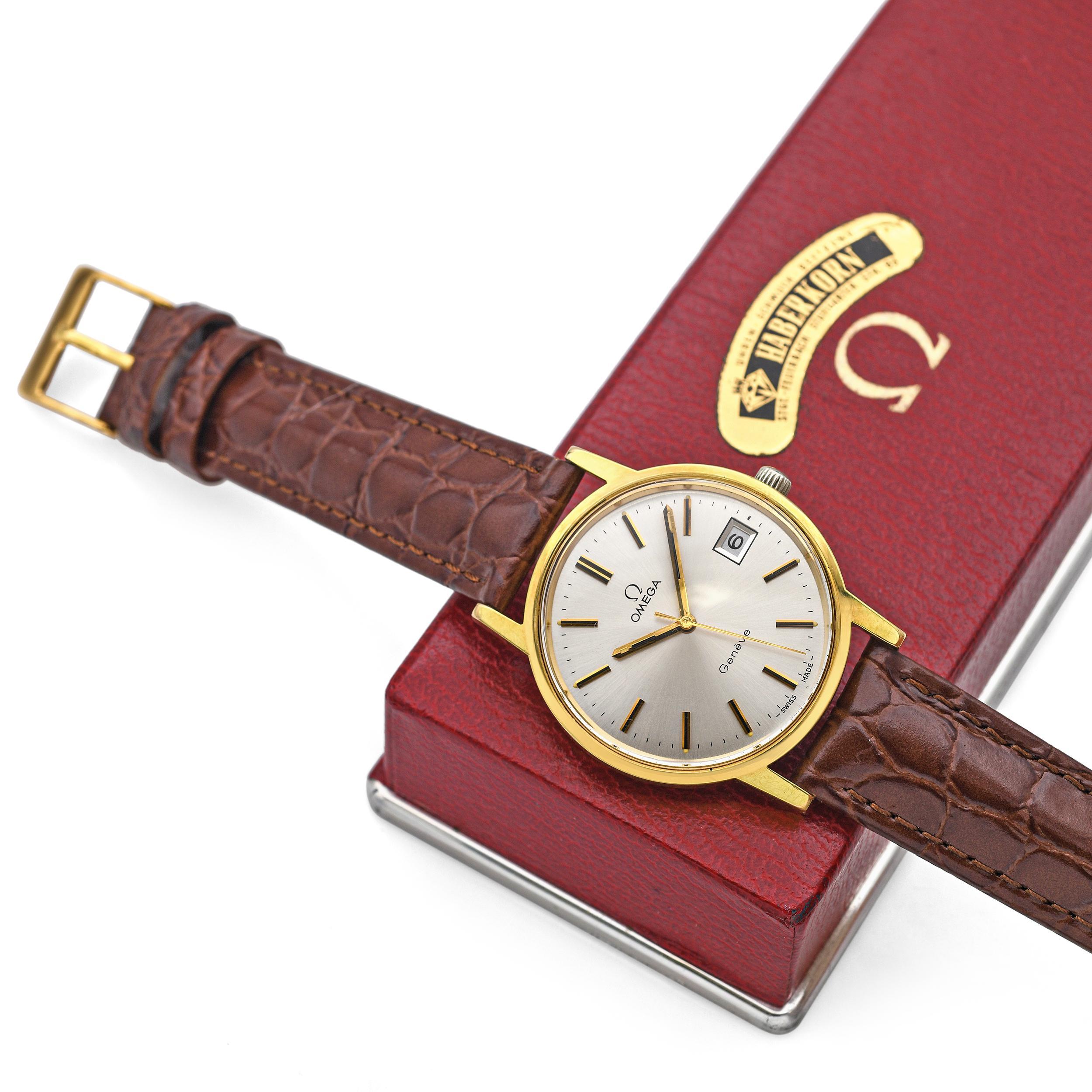 Reloj vintage Omega Genève Date de cuerda manual para hombre en Bueno estado para la venta en New York, NY