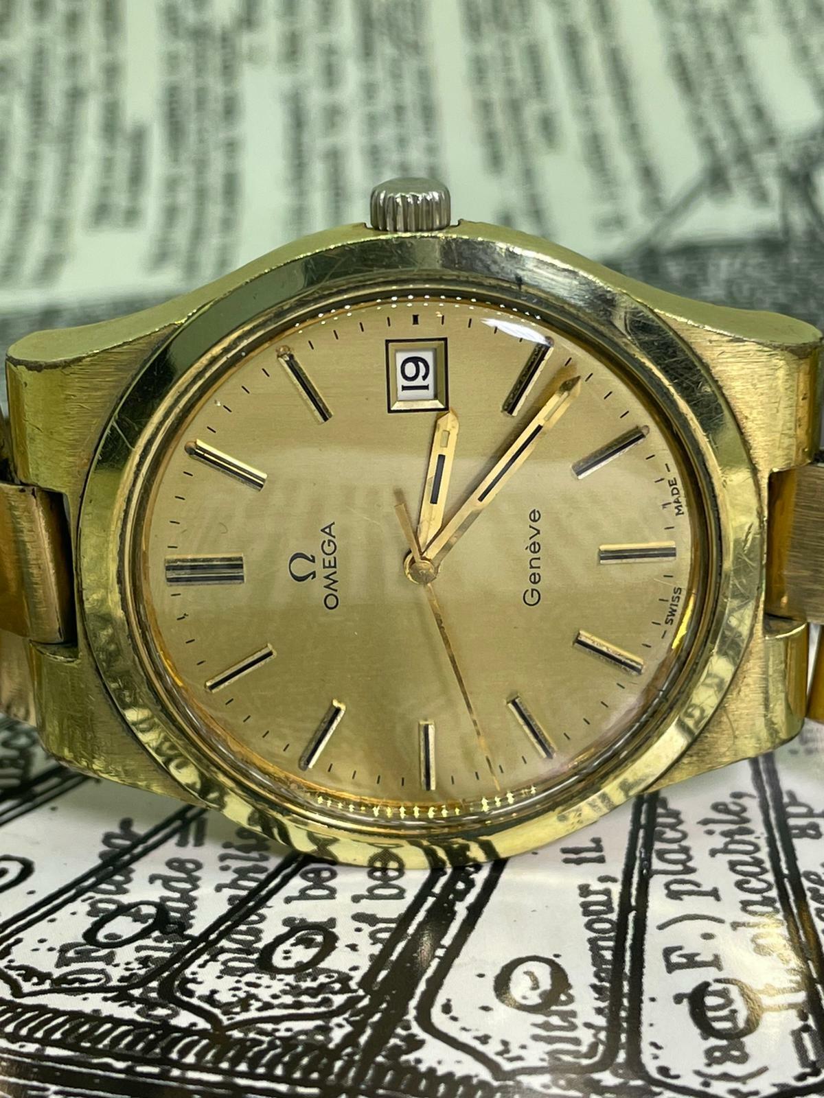 Diese raffinierte Vintage Omega Geneve stammt aus dem Jahr 1974,
trotz ihres Alters ist diese zeitlose & stilvolle Armbanduhr in gutem Zustand & in ausgezeichneter Funktionstüchtigkeit

Es ist mit einem manuellen (Handaufzug) Kaliber 1030 mit 17