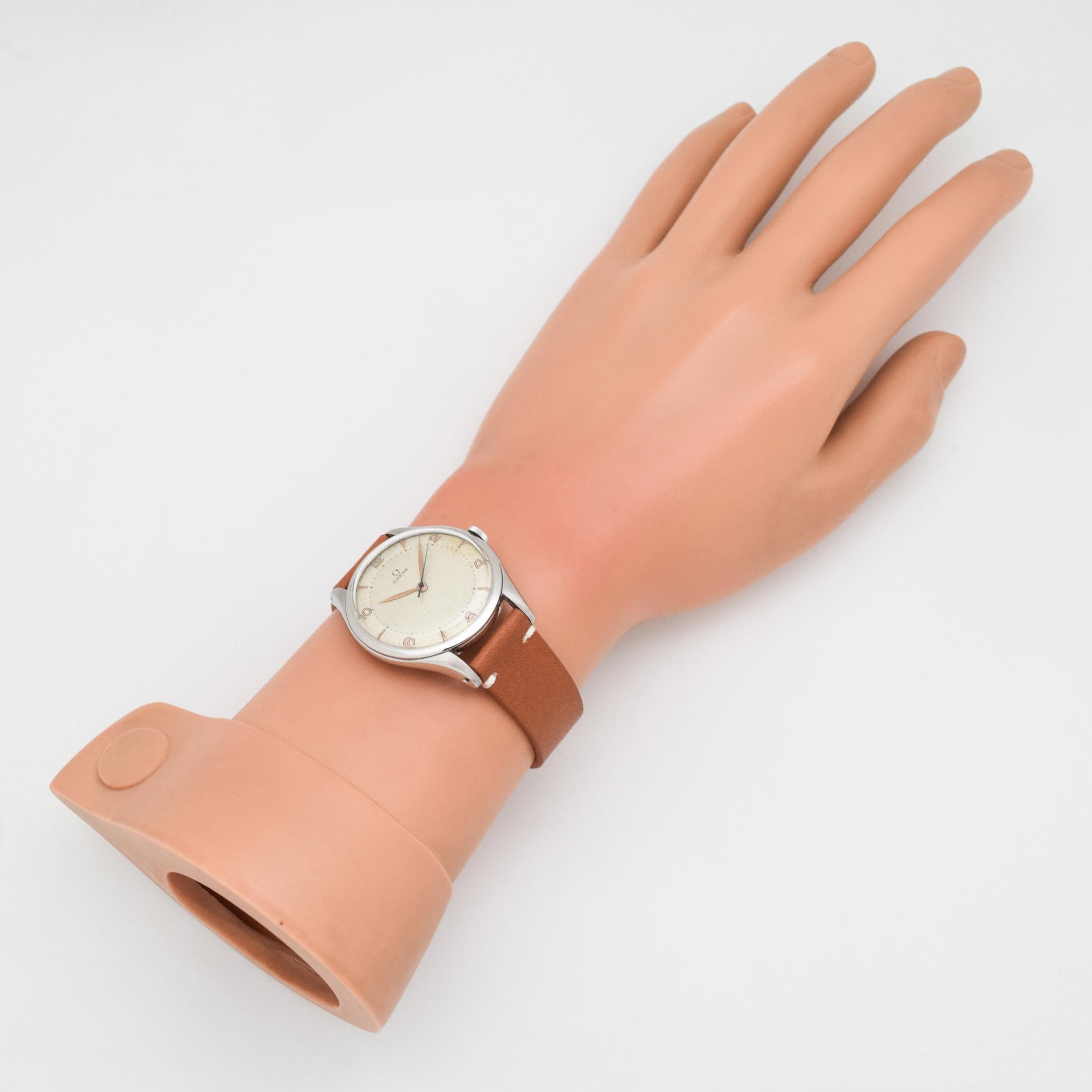 Women's or Men's Vintage Omega Jumbo Reference 2506-5 Stainless Steel Watch, 1949 For Sale