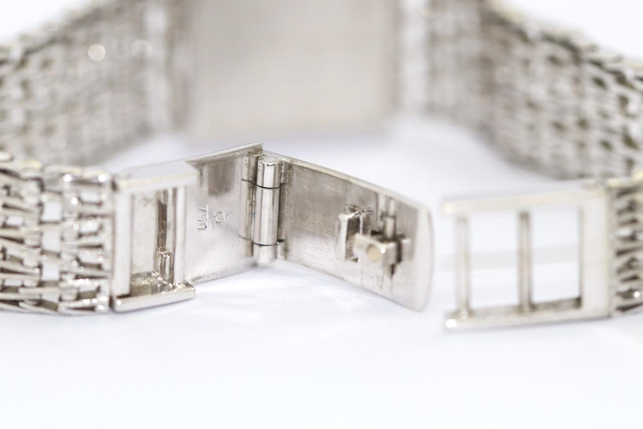 Montre-bracelet Omega vintage pour femme en or blanc 18 carats, sertie de diamants État moyen - En vente à Berlin, DE