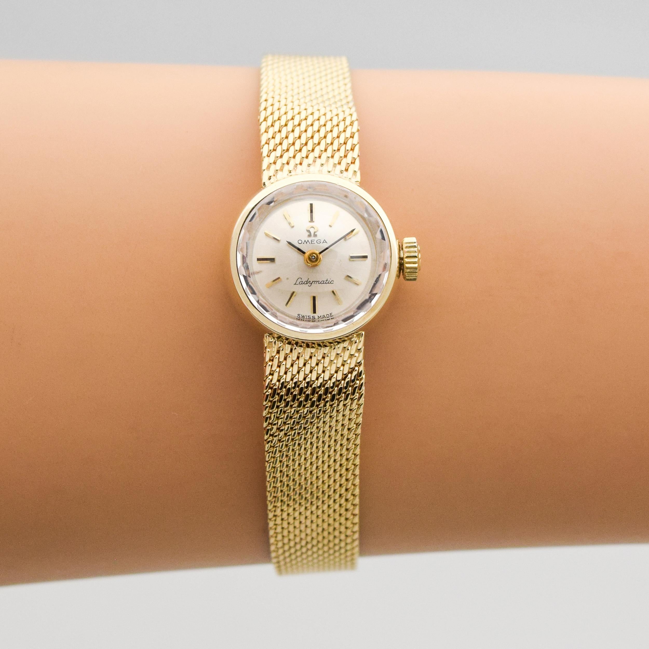 Vintage Omega Ladymatic 14 Karat Yellow Gold Watch, 1969 For Sale 3