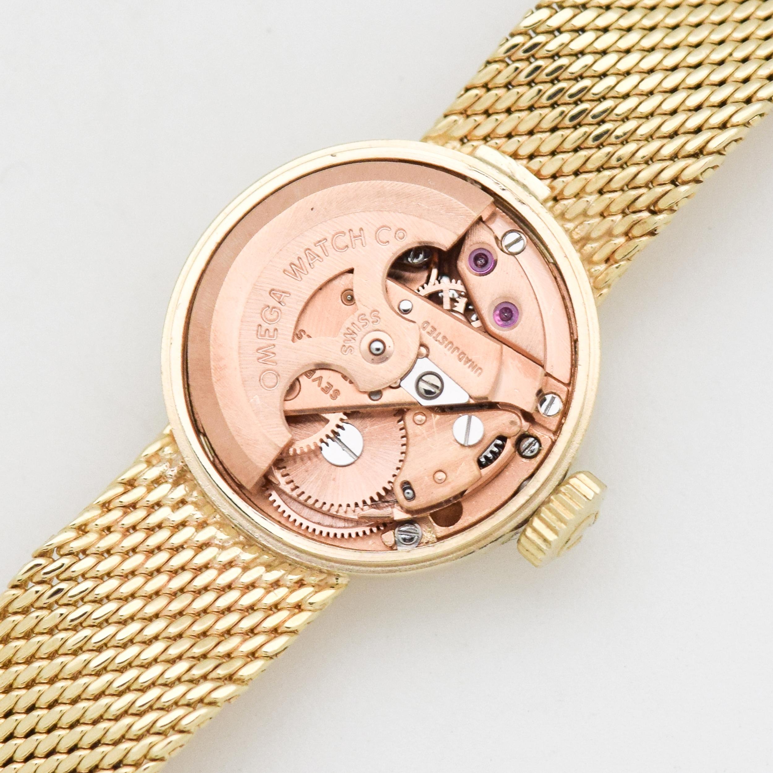Vintage Omega Ladymatic 14 Karat Yellow Gold Watch, 1969 For Sale 5