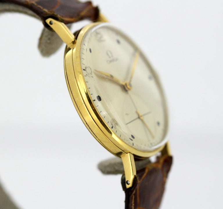 Vintage Omega Manual Winding Wristwatch in 18 Karat Gold, circa 1950s