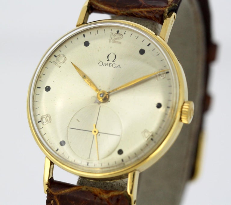 Vintage Omega Men's Manual Winding Wristwatch in 18 Karat Yellow Gold