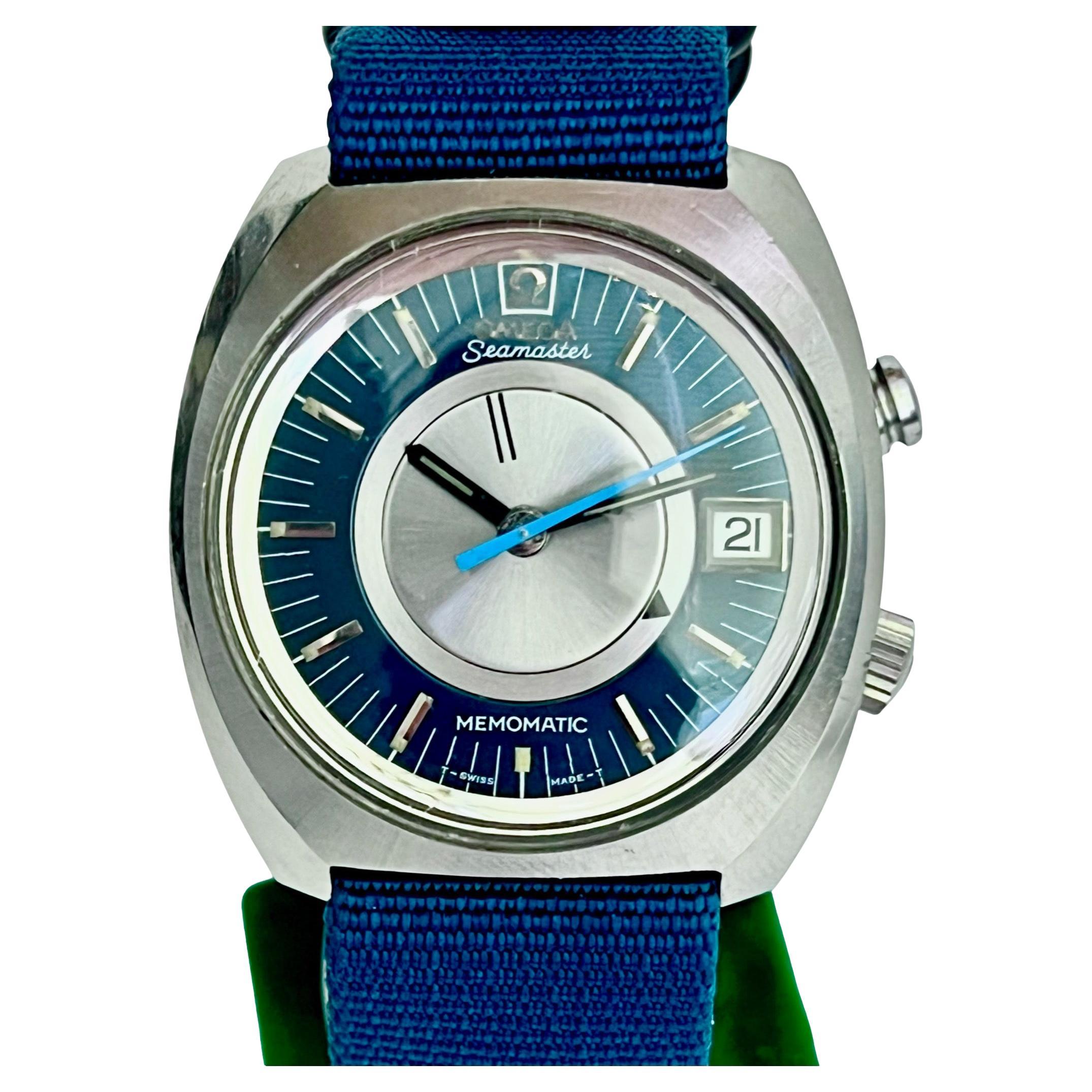 Omega Seamaster Montre vintage avec cadran bleu saphir vintage et bracelet  bleu mémomatic En vente sur 1stDibs