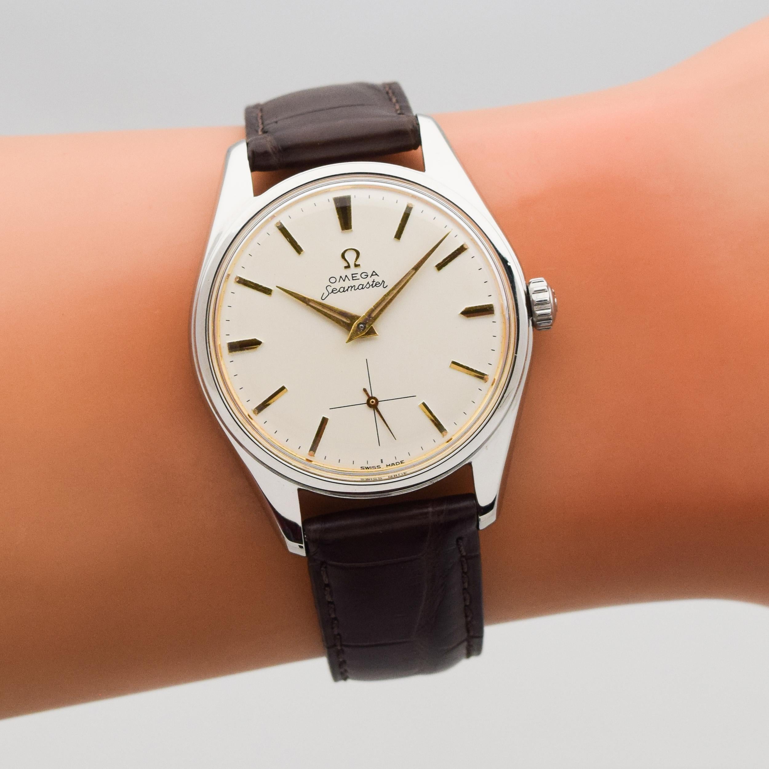 Women's or Men's Vintage Omega Seamaster Reference 2990-1 Stainless Steel Watch, 1948 For Sale
