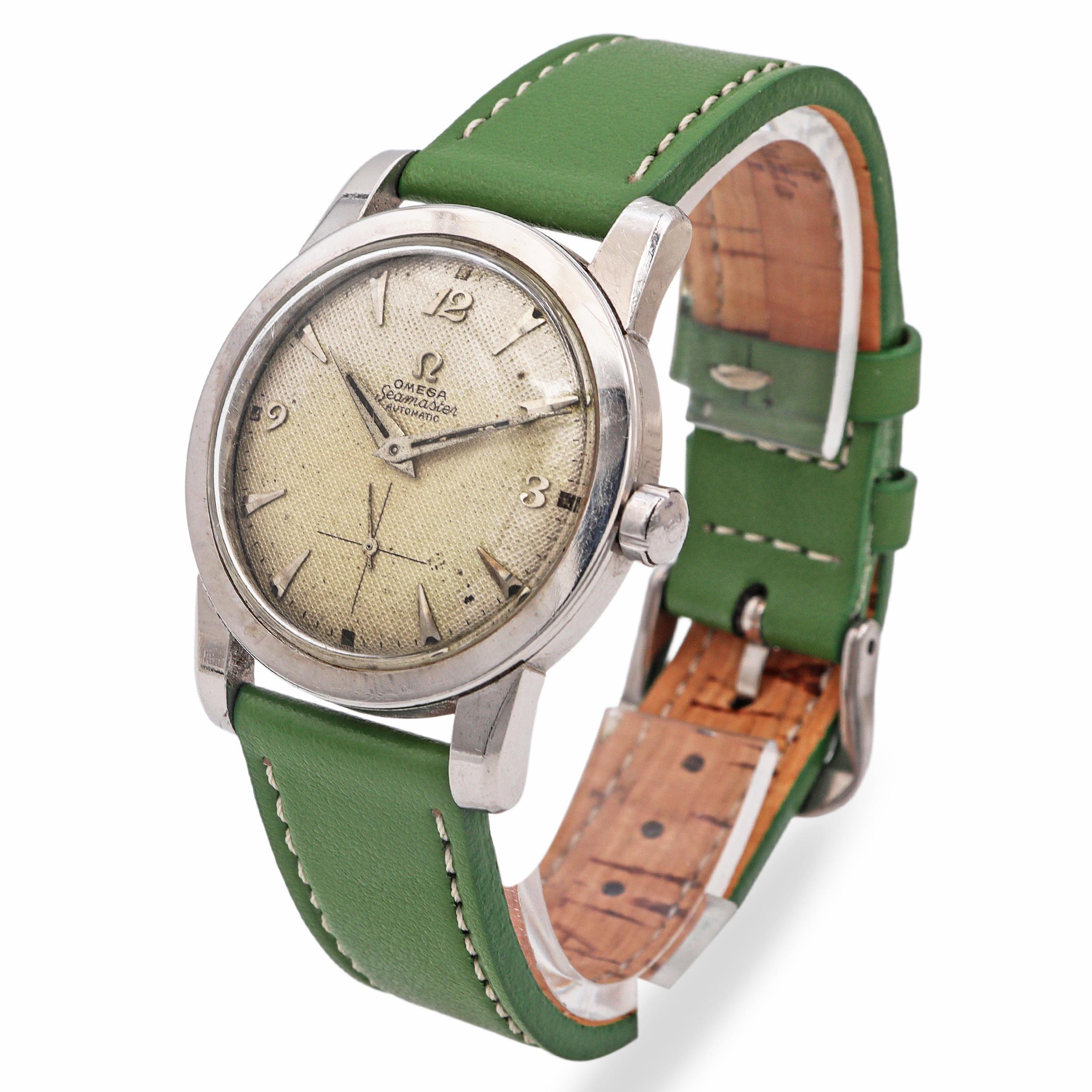 Diese 1952 Omega Seamaster Ref. Die C2576-5 beherbergt das legendäre Automatikwerk Kaliber 344 und ist in ihrem eleganten Edelstahlgehäuse ein Beispiel für die Schweizer Handwerkskunst der 1950er Jahre. Mit einem Durchmesser von ca. 34 mm, nach