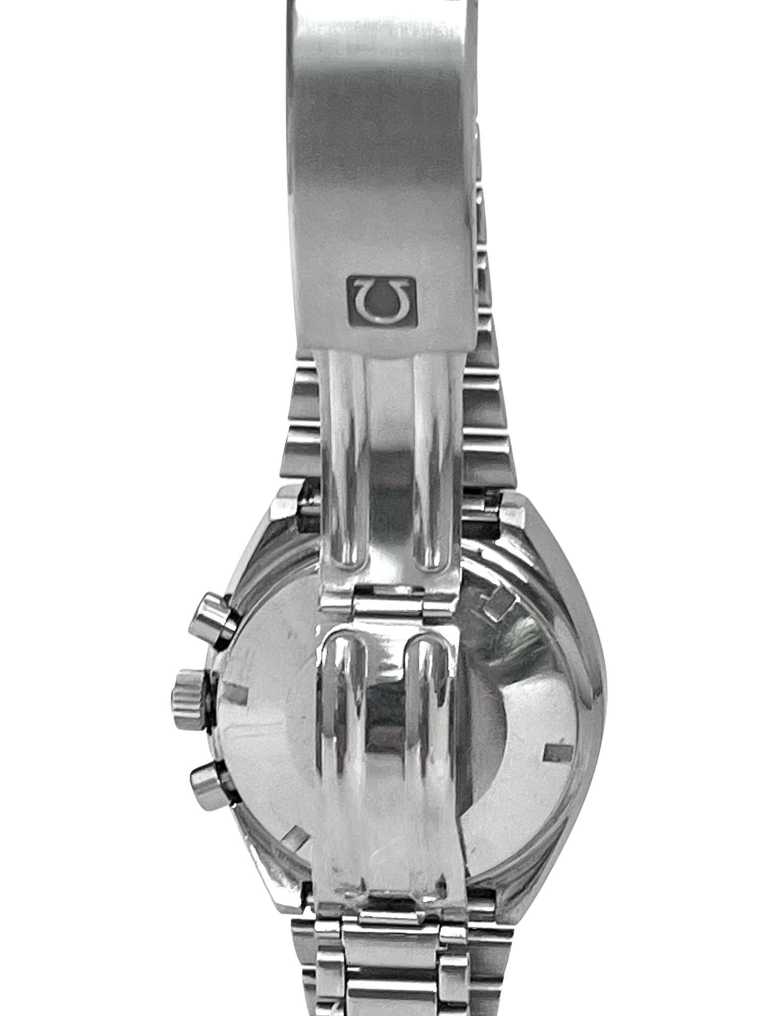 Stilvolle Omega Speedmaster MK II, Modell Ref. 145.014. Edelstahlgehäuse im Tonneau-Stil mit originalem, genarbtem Sunburst-Finish und verschraubtem Gehäuseboden mit Seamster-Inschrift und Hippocampus. Omega-Handaufzugswerk Kaliber 861.

Das Armband