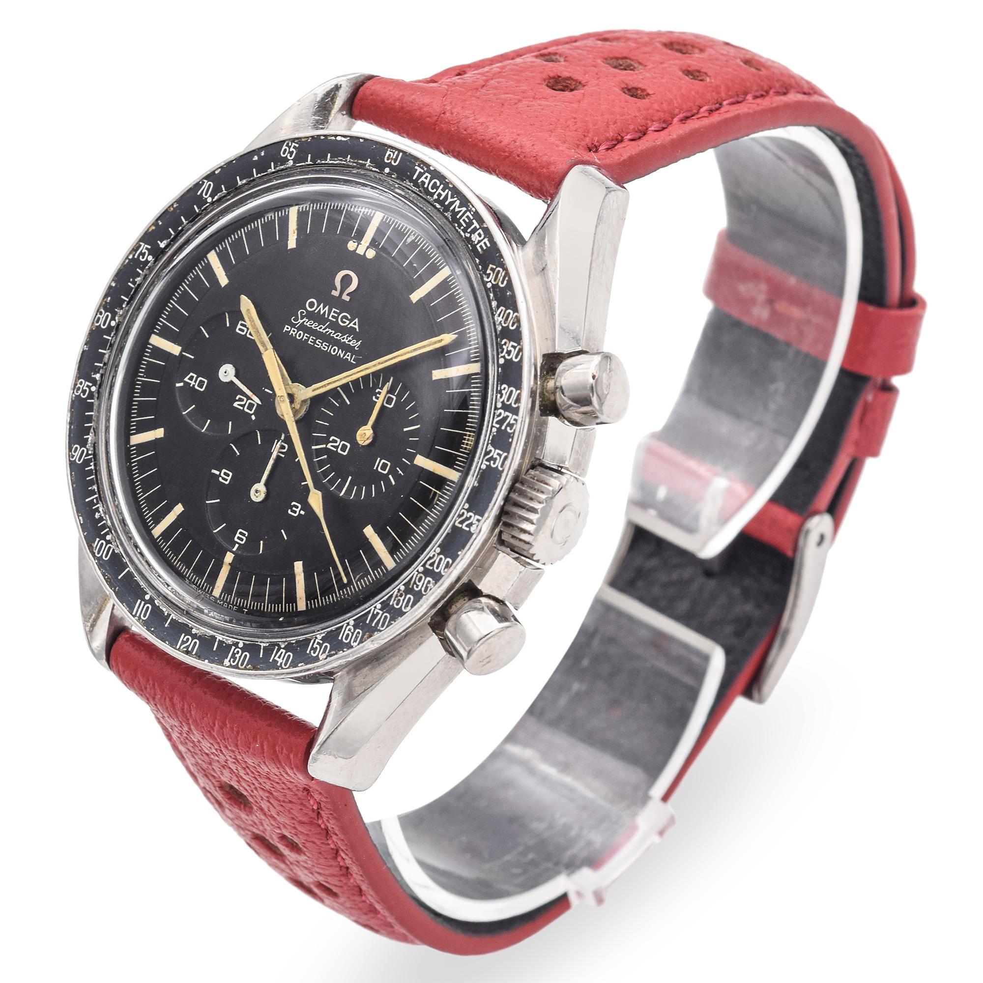 Cette Speedmaster spécifique de 1968 est en très bon état général et est un rare modèle de transition avec le calibre 861 plus récent à l'époque, mais toujours avec le cadran à logo appliqué.

Marque : Omega 
Modèle : Speedmaster Moonwatch